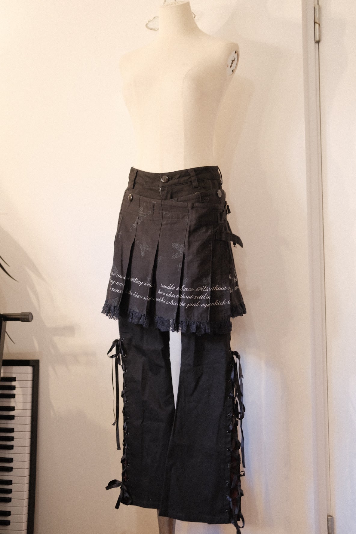 h.Naoto Lace-Up Pants with Detachable Skirt