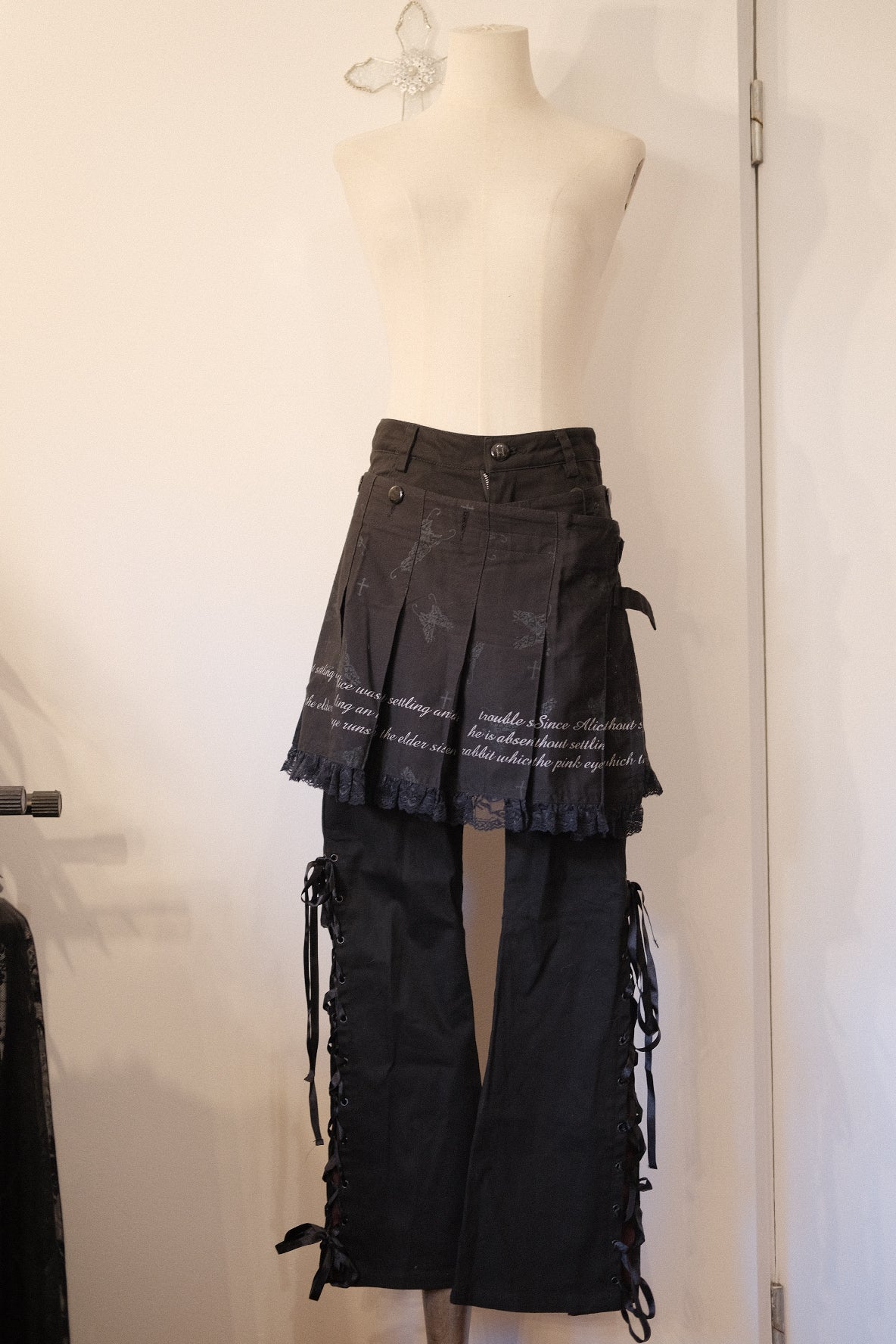 h.Naoto Lace-Up Pants with Detachable Skirt