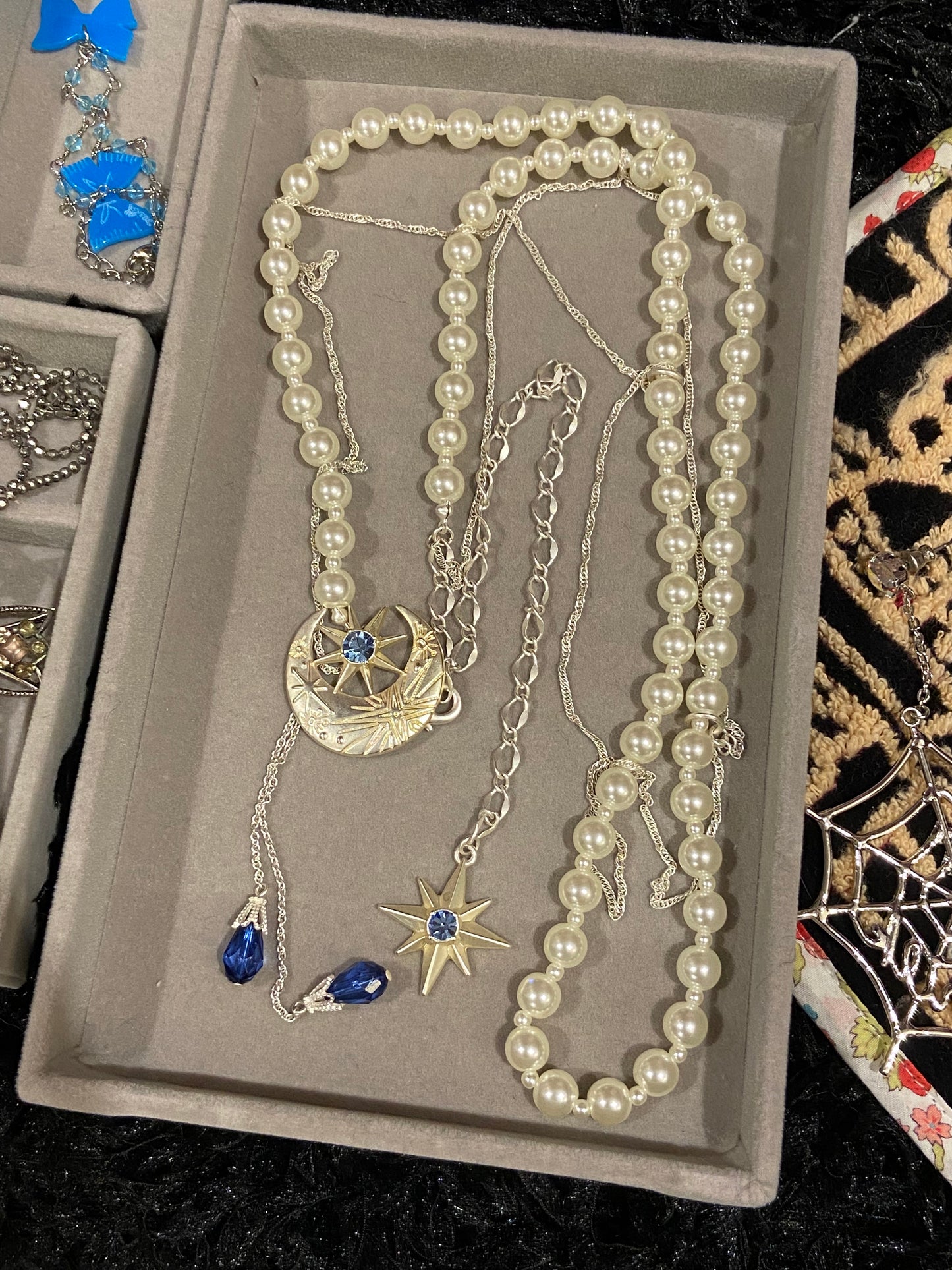 Axes Femme Star and Moon Pendants Pearl Necklace/Chain Belt