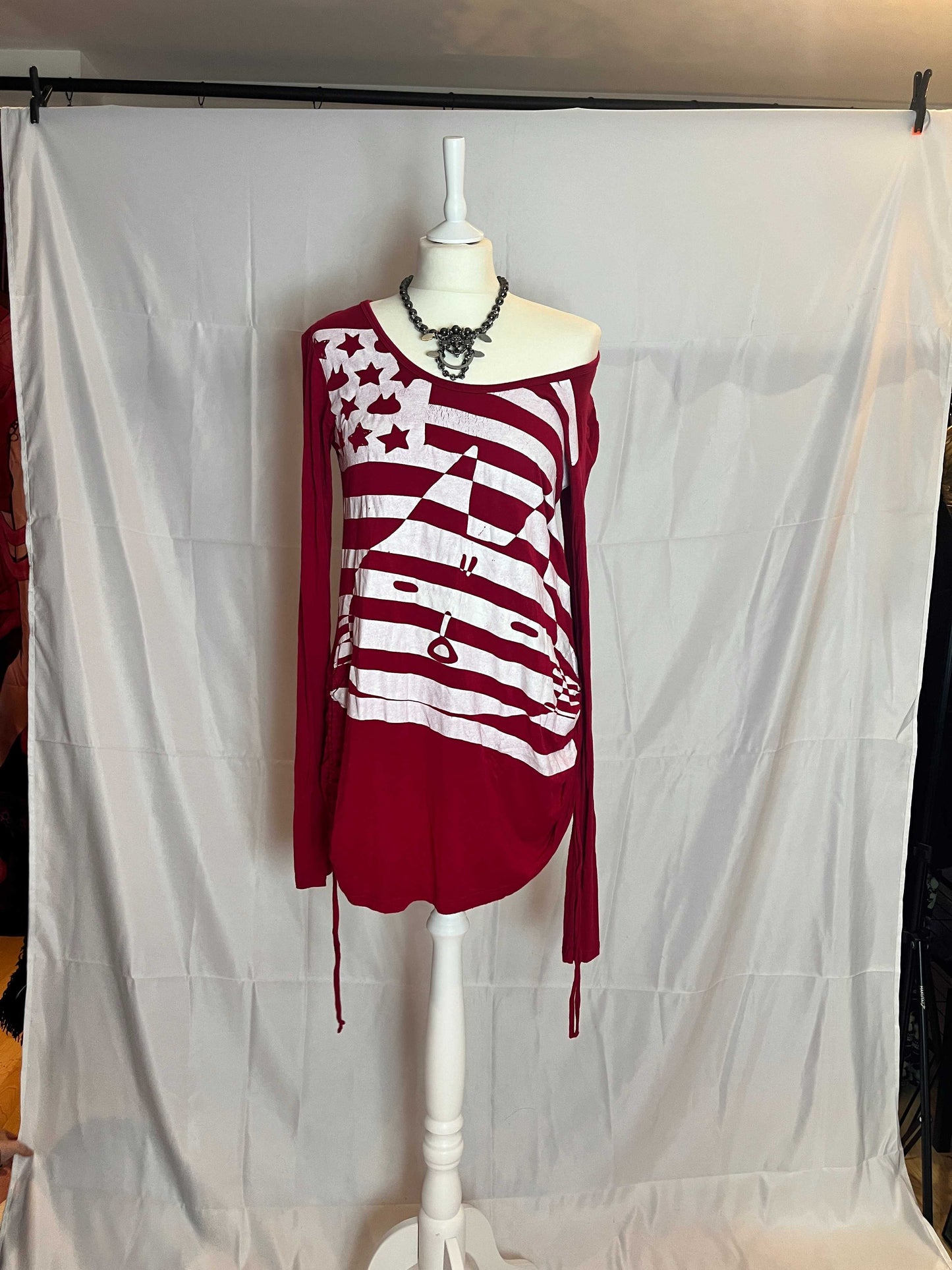 MINT NeKO Red Print Shirt