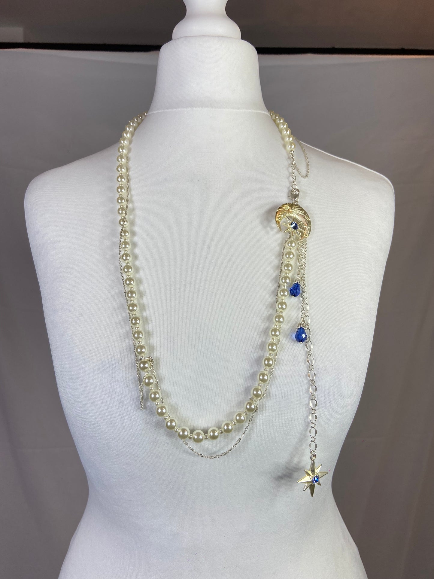 Axes Femme Star and Moon Pendants Pearl Necklace/Chain Belt