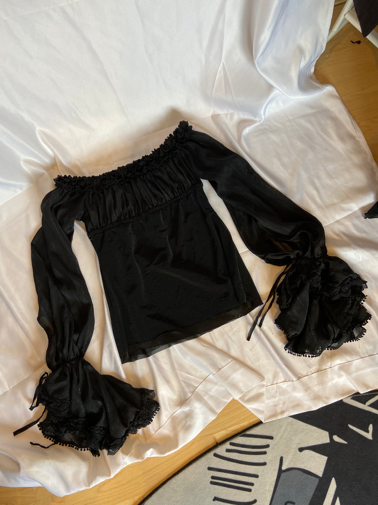 alice auaa Off-The-Shoulder Lace Mesh Top