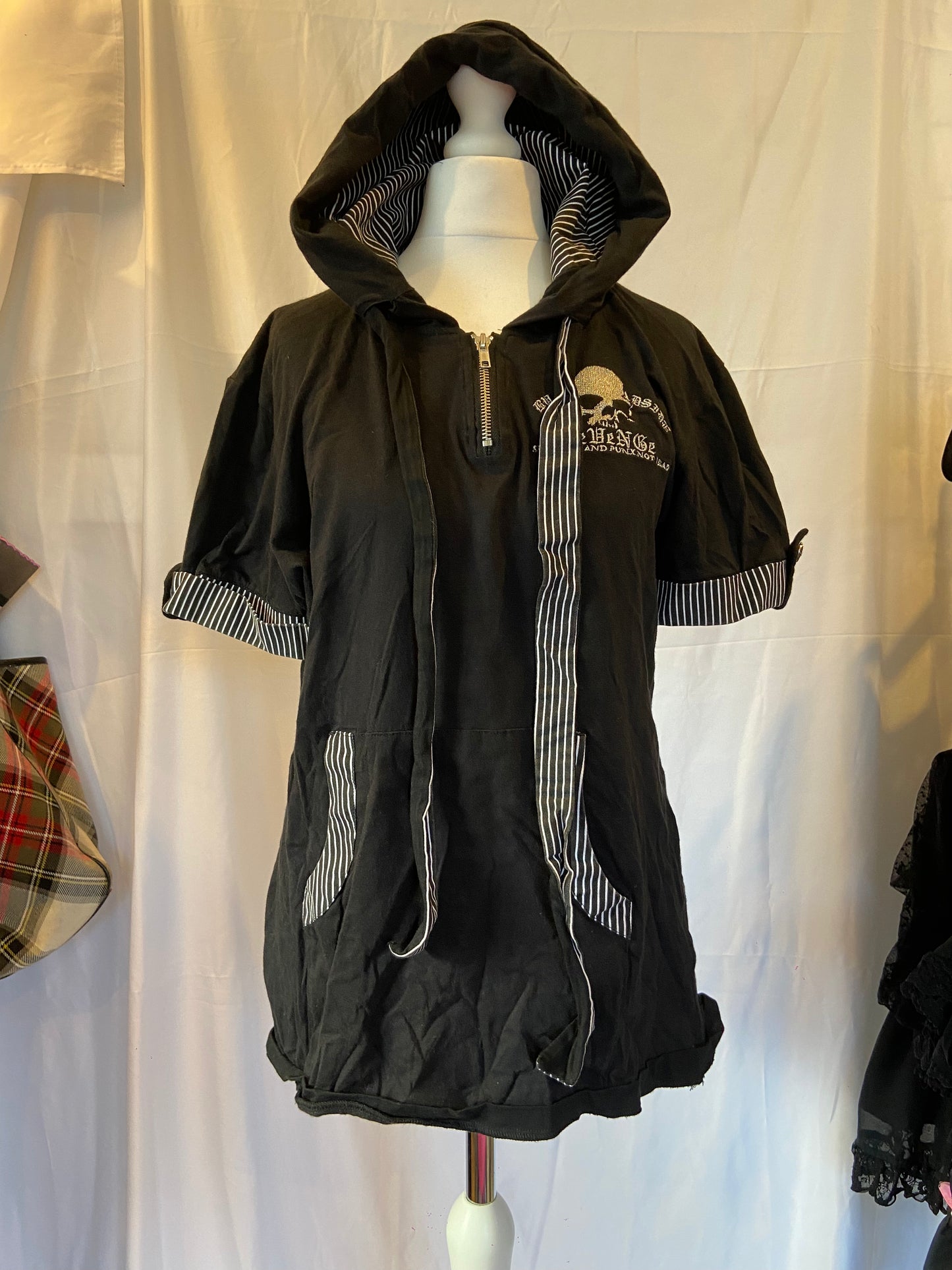 Sexpot Revenge Short-Sleeves Hoodie