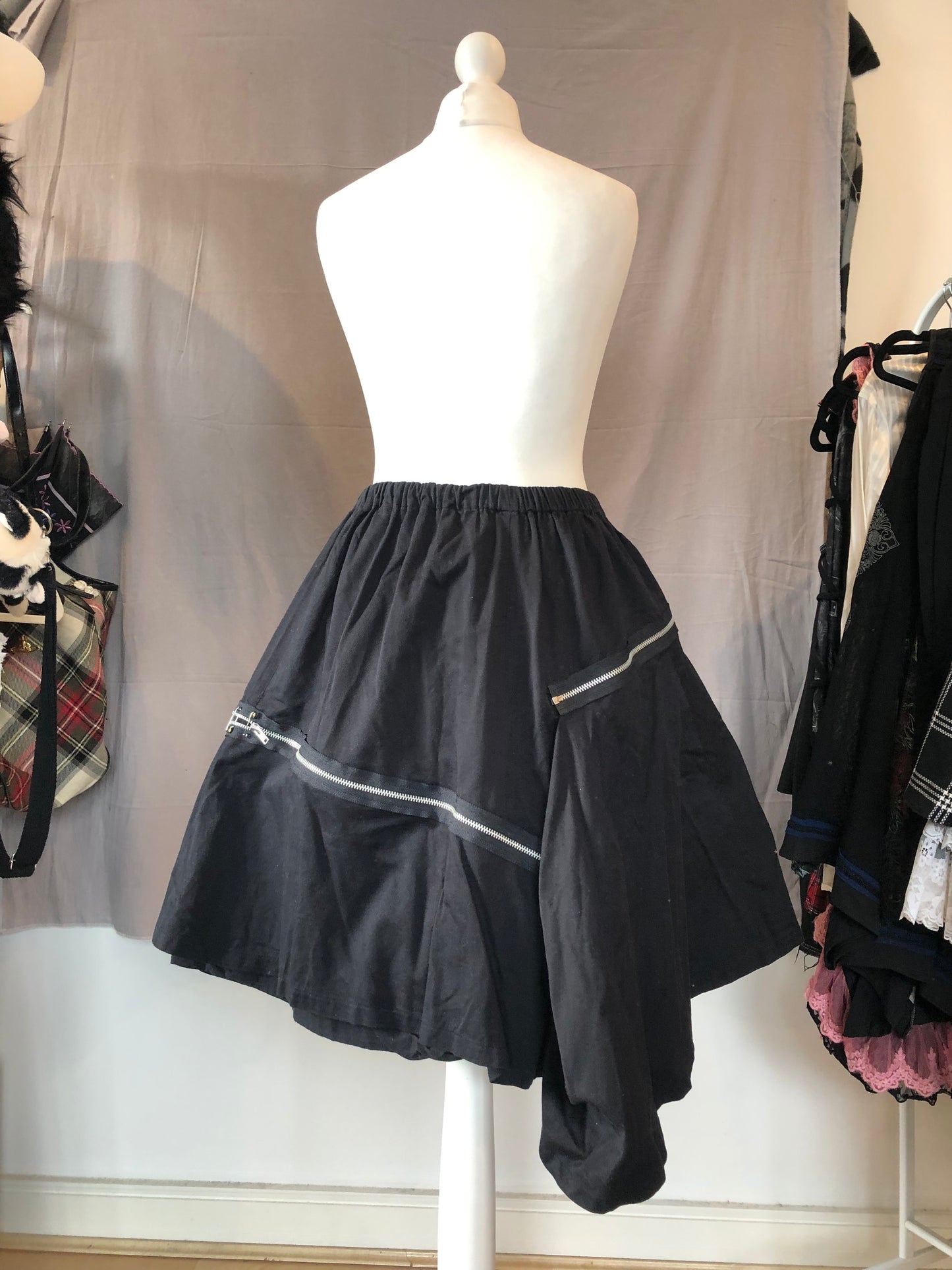 OZZ ON Zipper Skirt