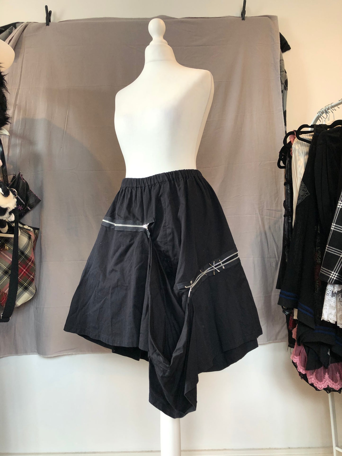 OZZ ON Zipper Skirt