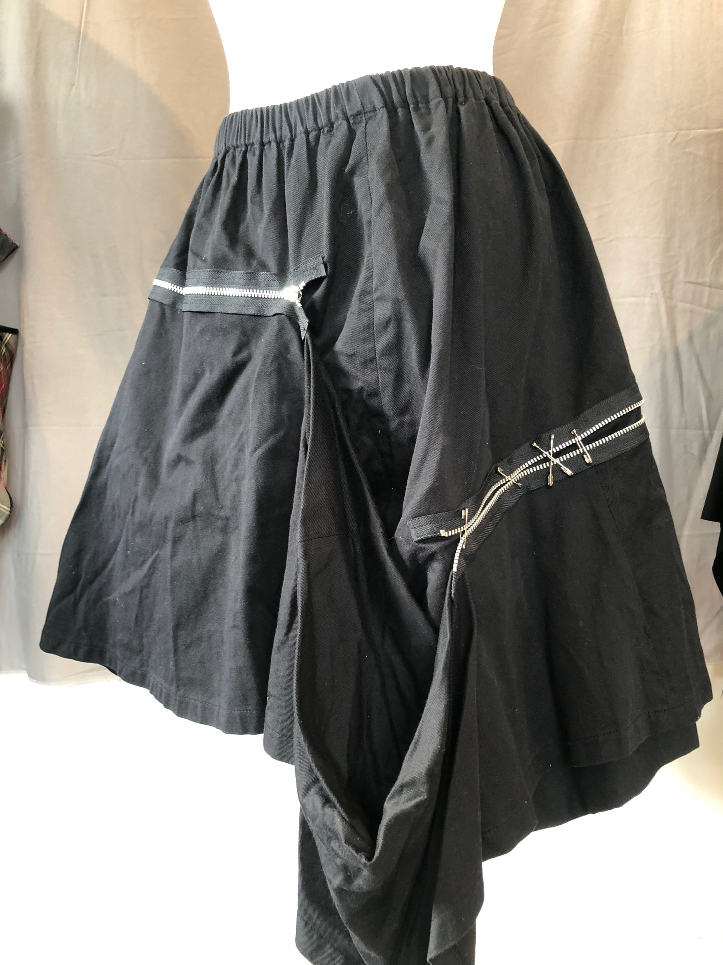 OZZ ON Zipper Skirt