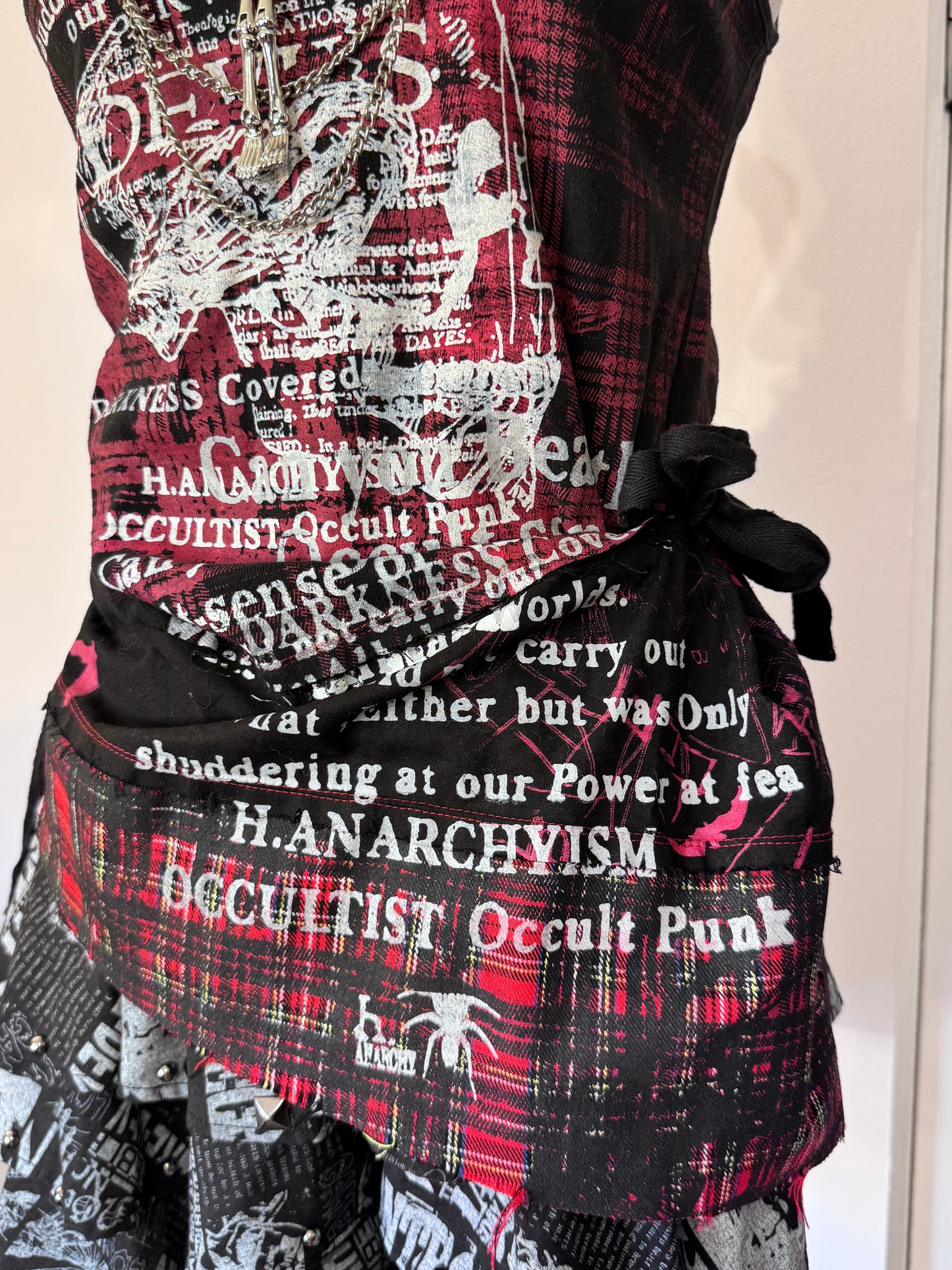 h.Naoto Letter Print Tank Top with Chain