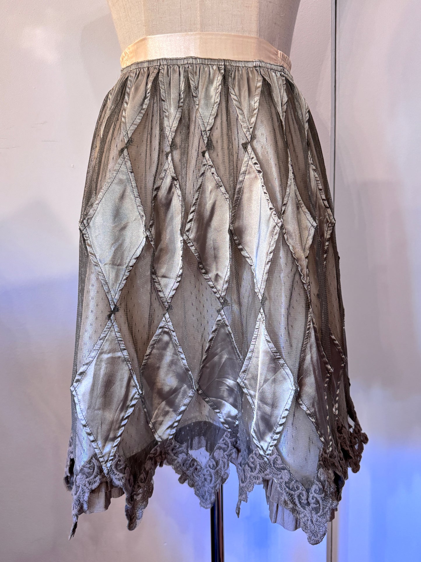OZZ ON Lace Pattern Skirt