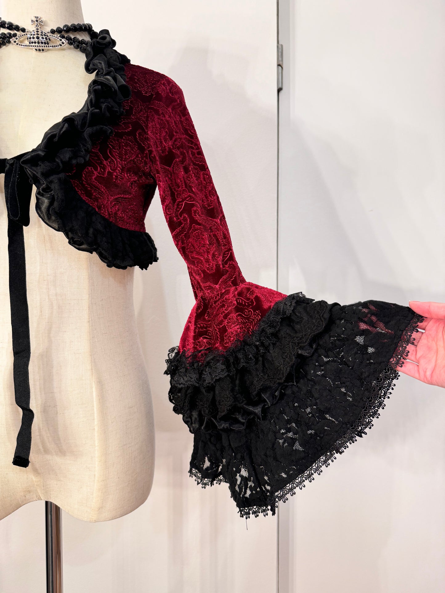 h.Naoto Blood Hime-Sleeves Velvet Blouse