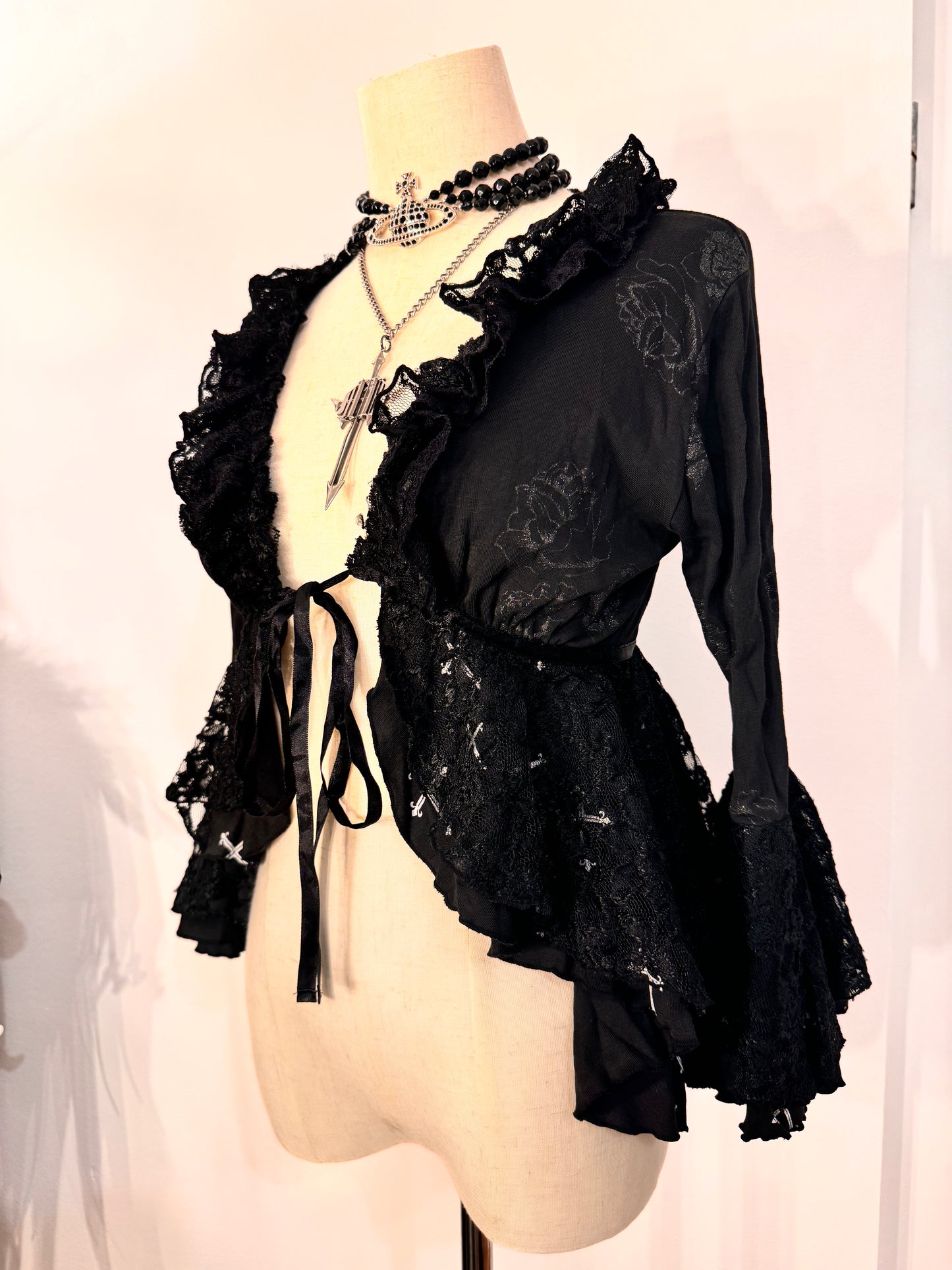 h.Naoto Blood Rose Print Ruffle Blouse