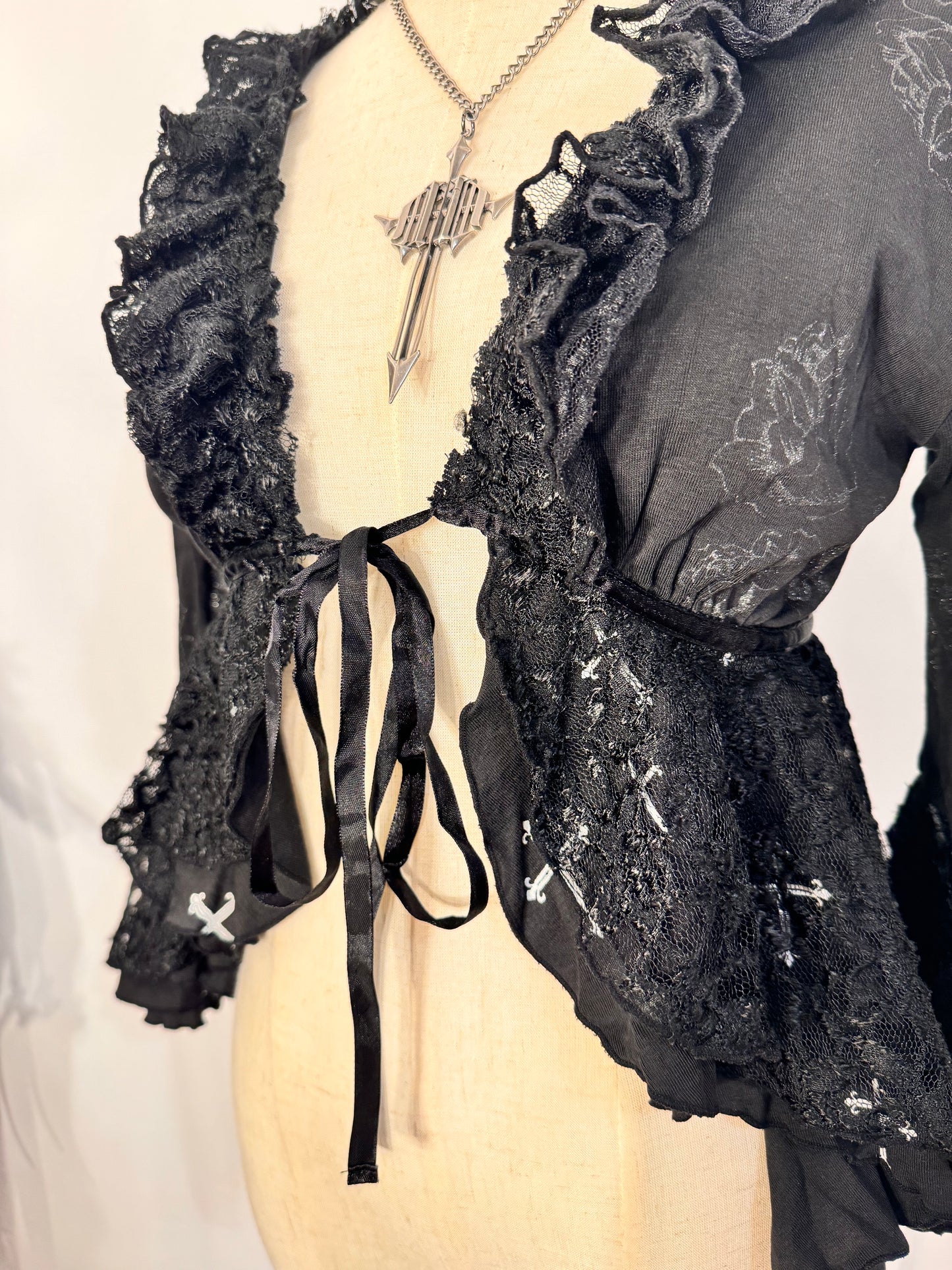 h.Naoto Blood Rose Print Ruffle Blouse