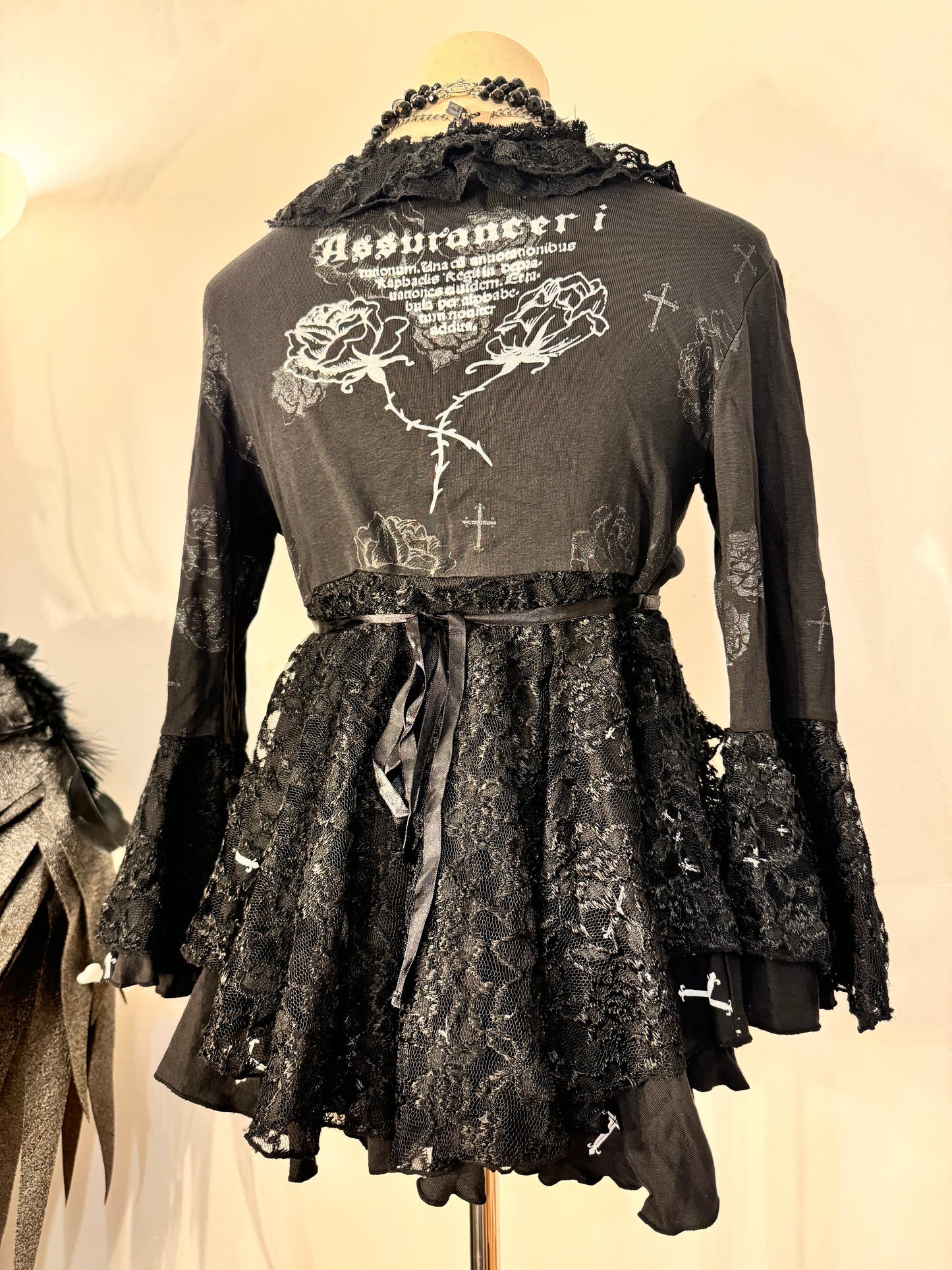 h.Naoto Blood Rose Print Ruffle Blouse