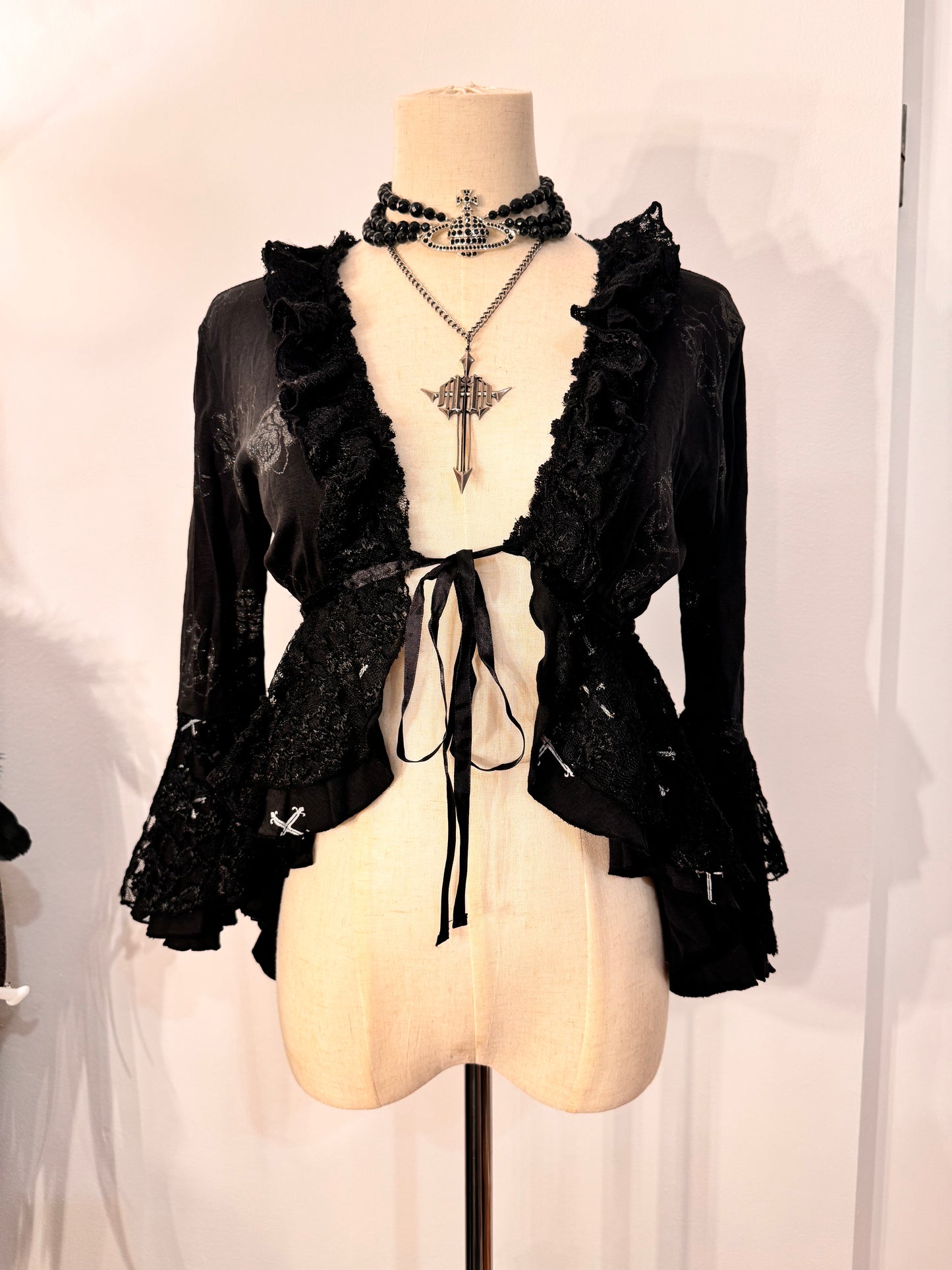 h.Naoto Blood Rose Print Ruffle Blouse