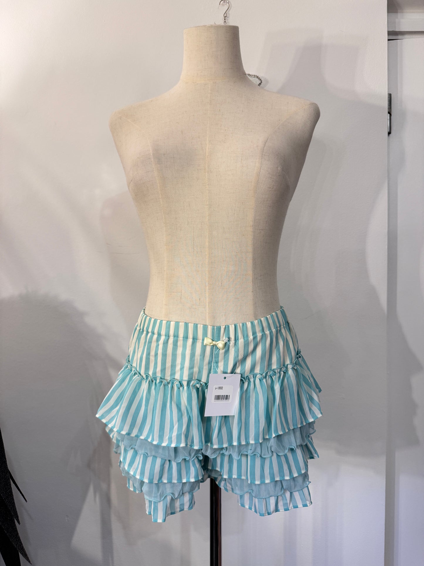 Graphic Print Ruffle Tank Top and Shorts Set