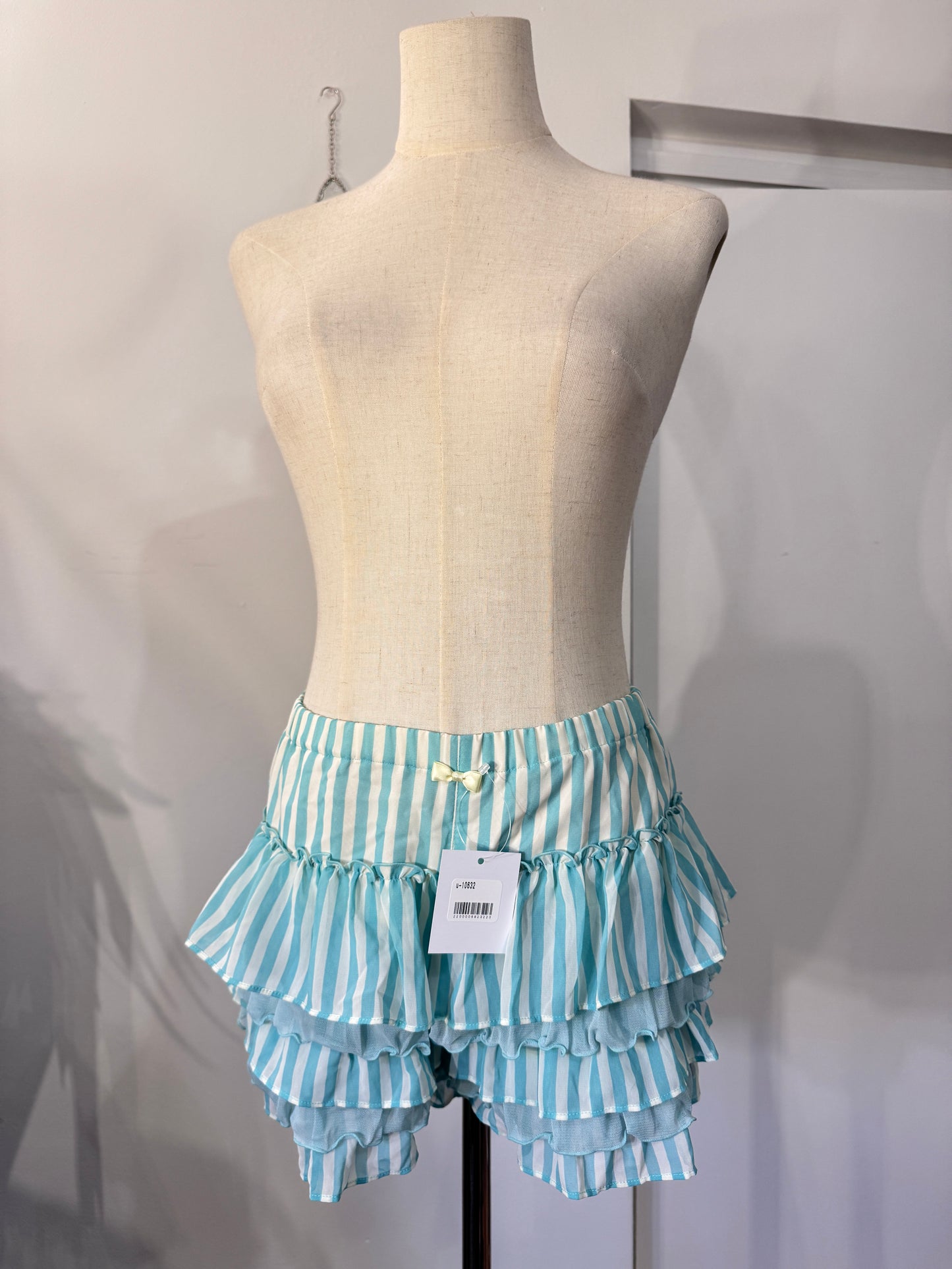 Graphic Print Ruffle Tank Top and Shorts Set