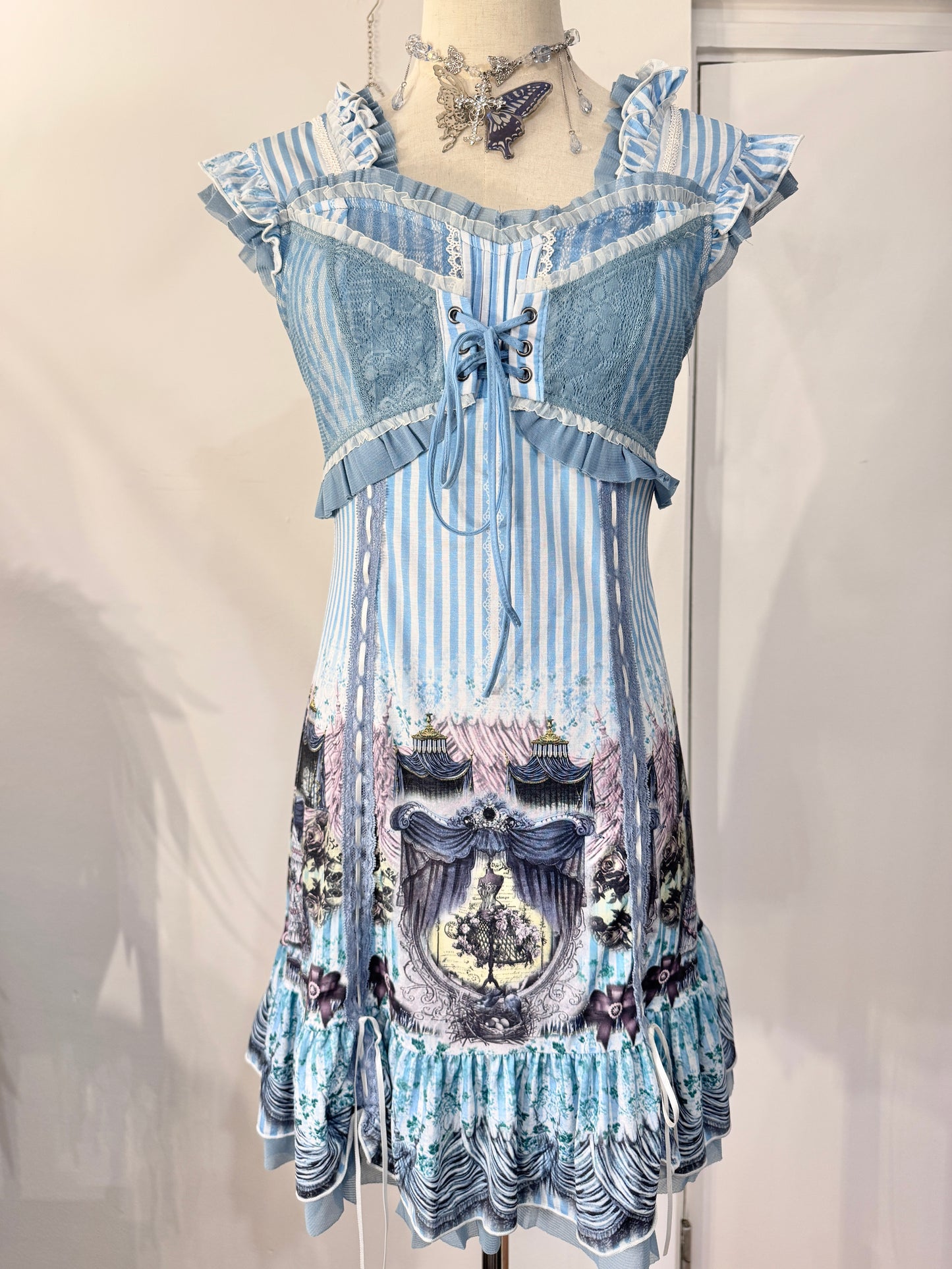 OZZ ON Stripe Graphic Print Lace-Up Dress