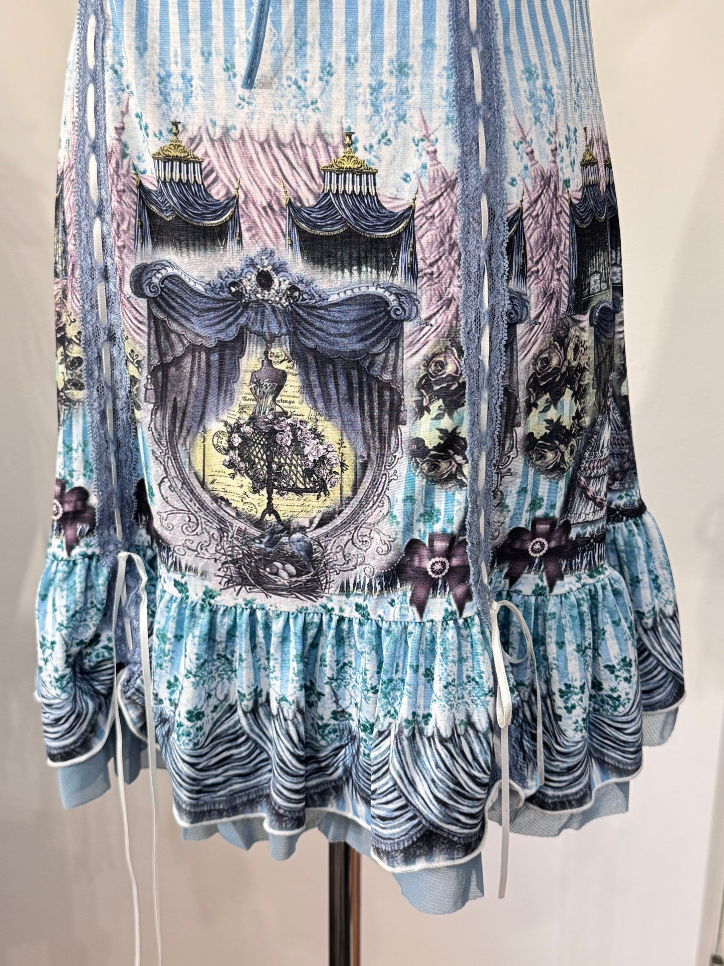 OZZ ON Stripe Graphic Print Lace-Up Dress