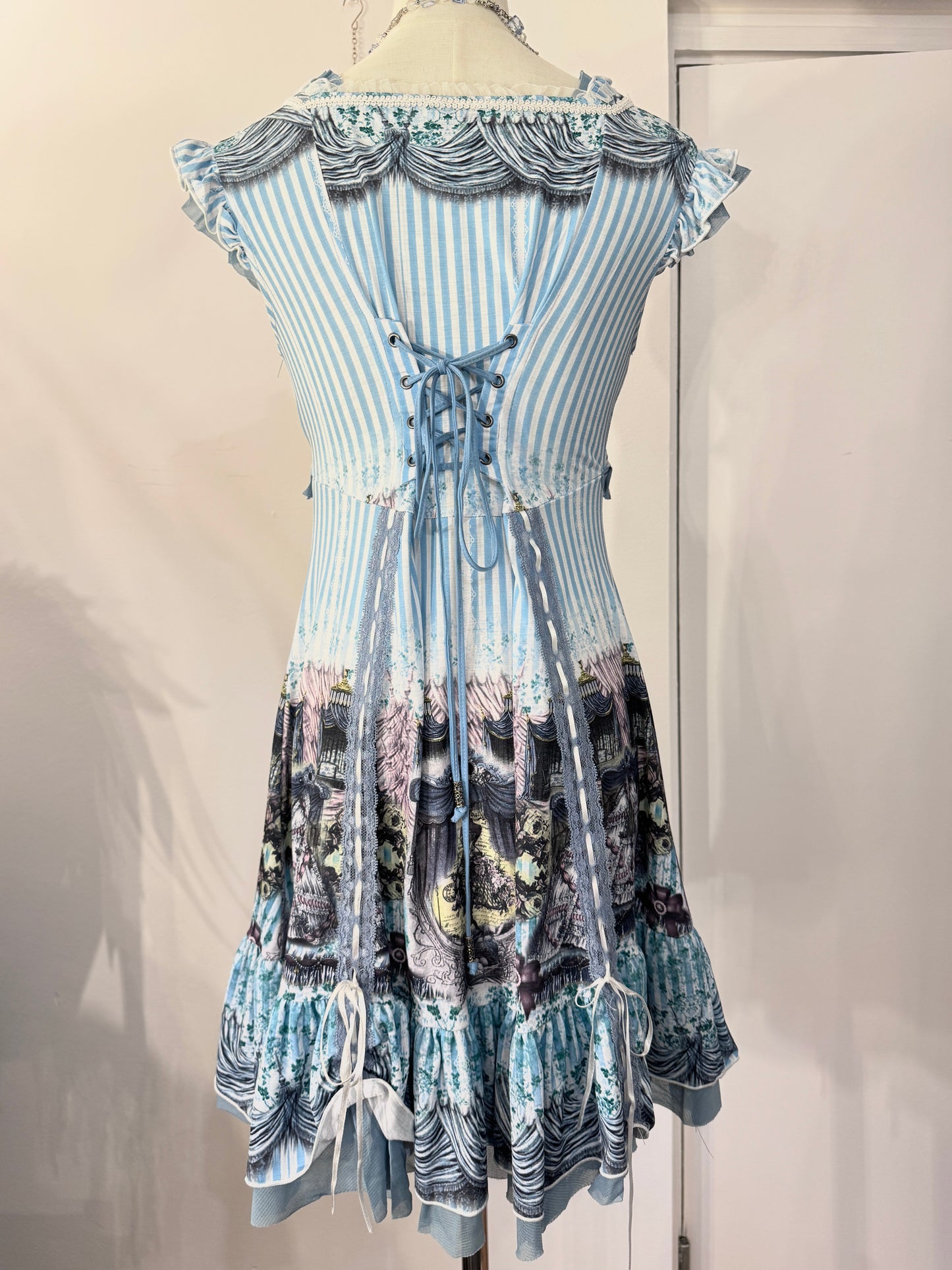 OZZ ON Stripe Graphic Print Lace-Up Dress