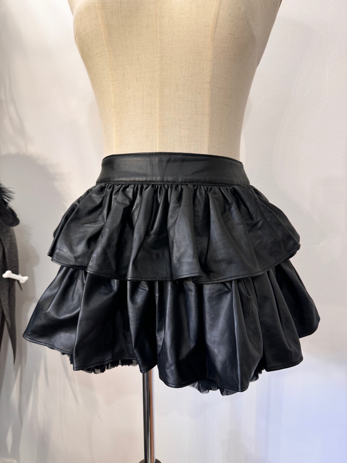 Na+H Ruffle Leather Shorts