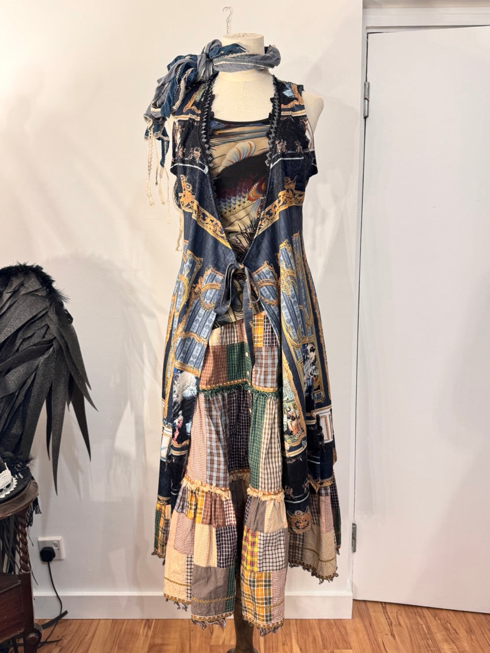 OZZ ON Church Print Sleeveless Blouse