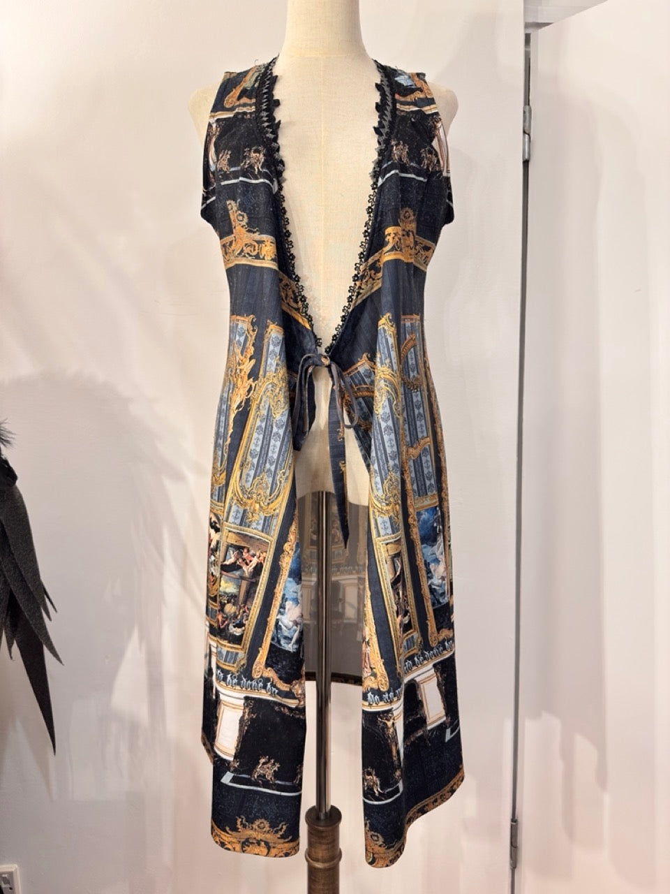 OZZ ON Church Print Sleeveless Blouse