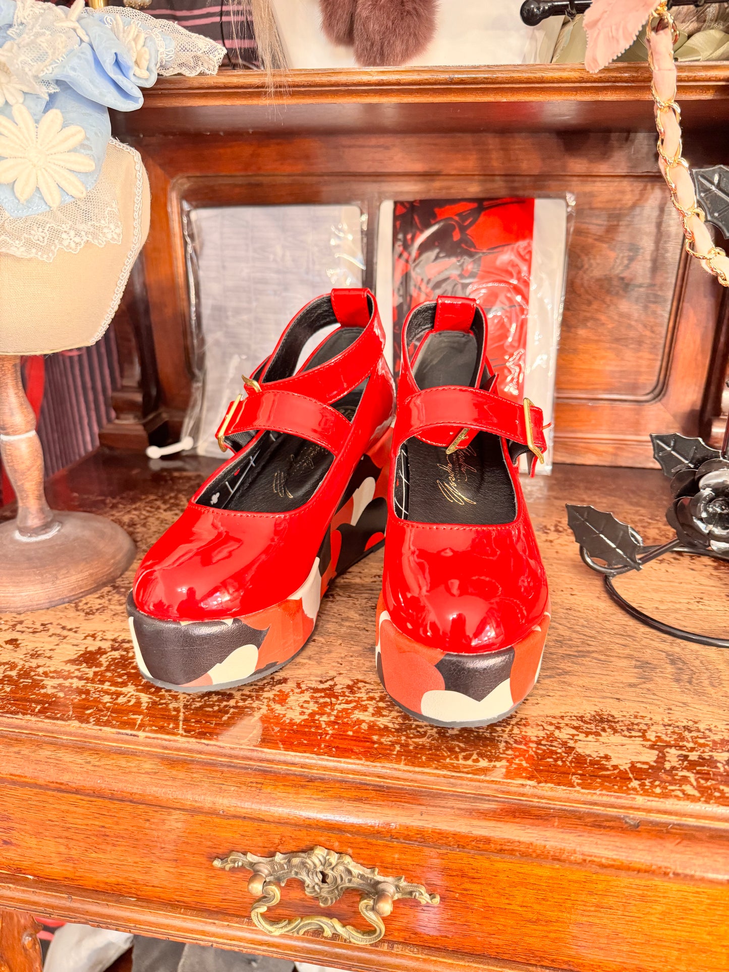 Yosuke Heart Print Platform Shoes