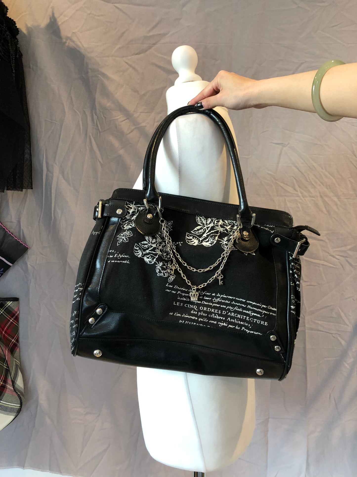 h.Naoto Letter Print Handbag