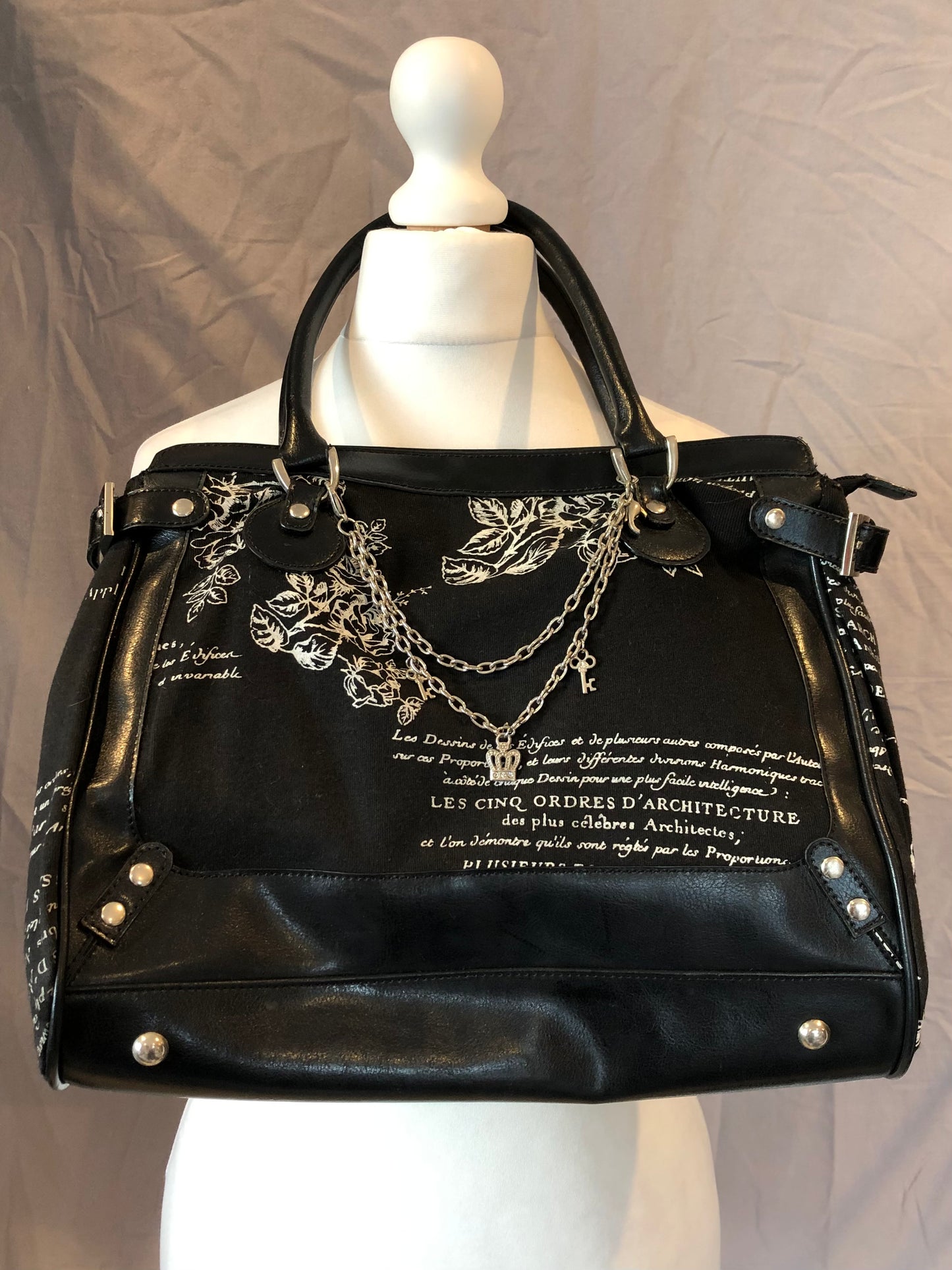 h.Naoto Letter Print Handbag