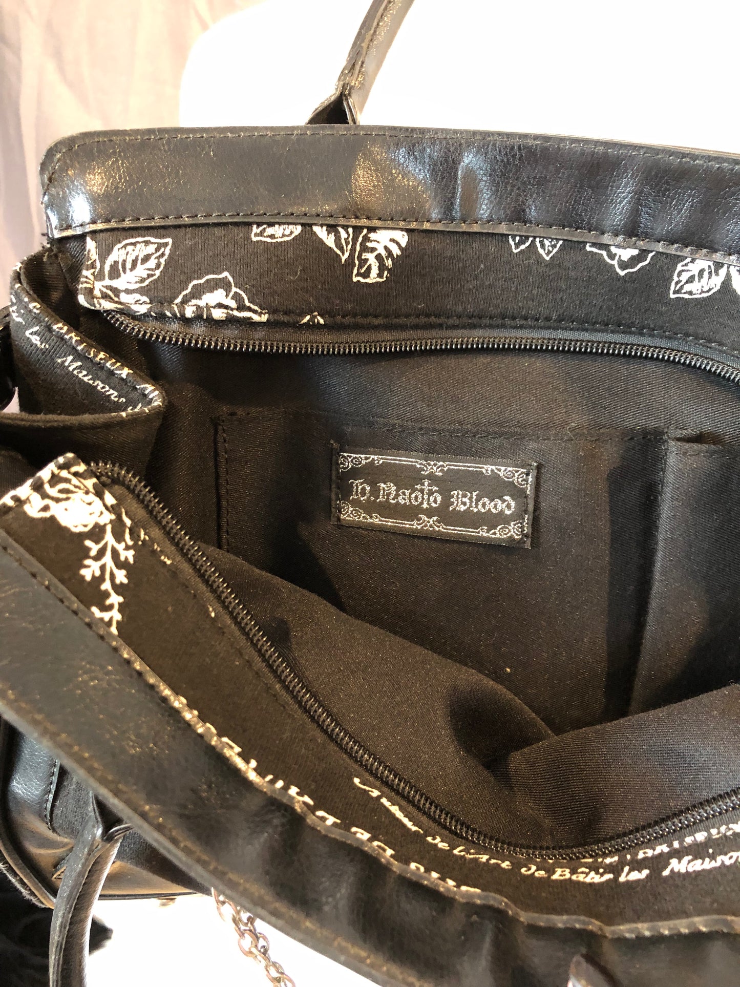h.Naoto Letter Print Handbag