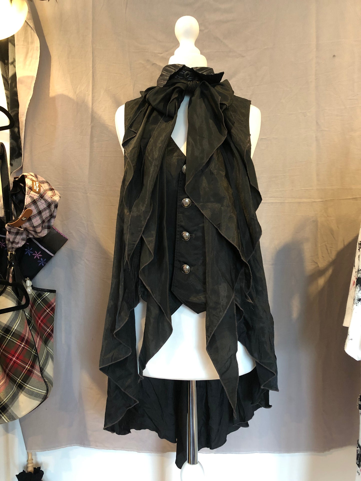 Algonquins 2-Layers Ruffle Vest