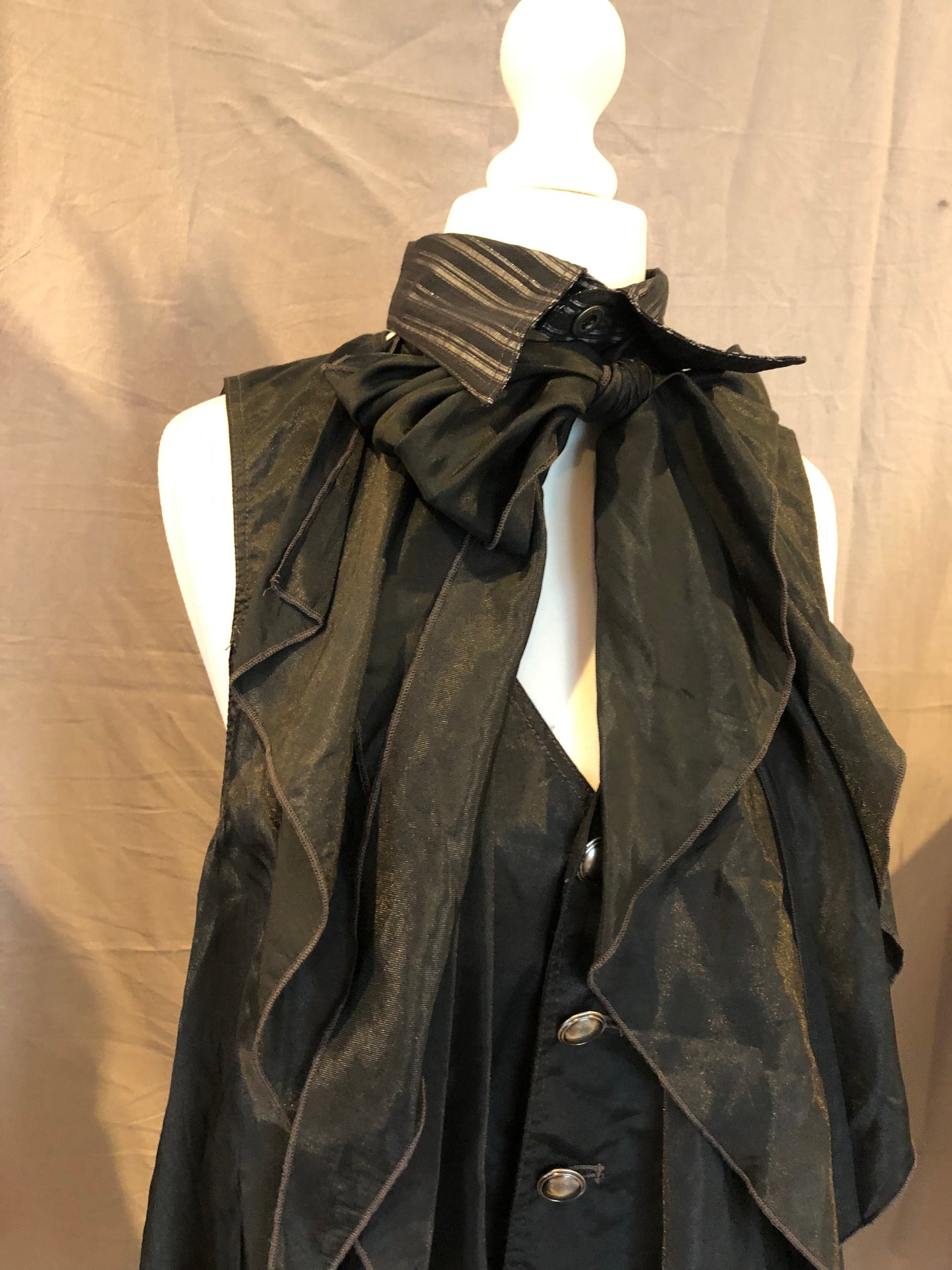 Algonquins 2-Layers Ruffle Vest
