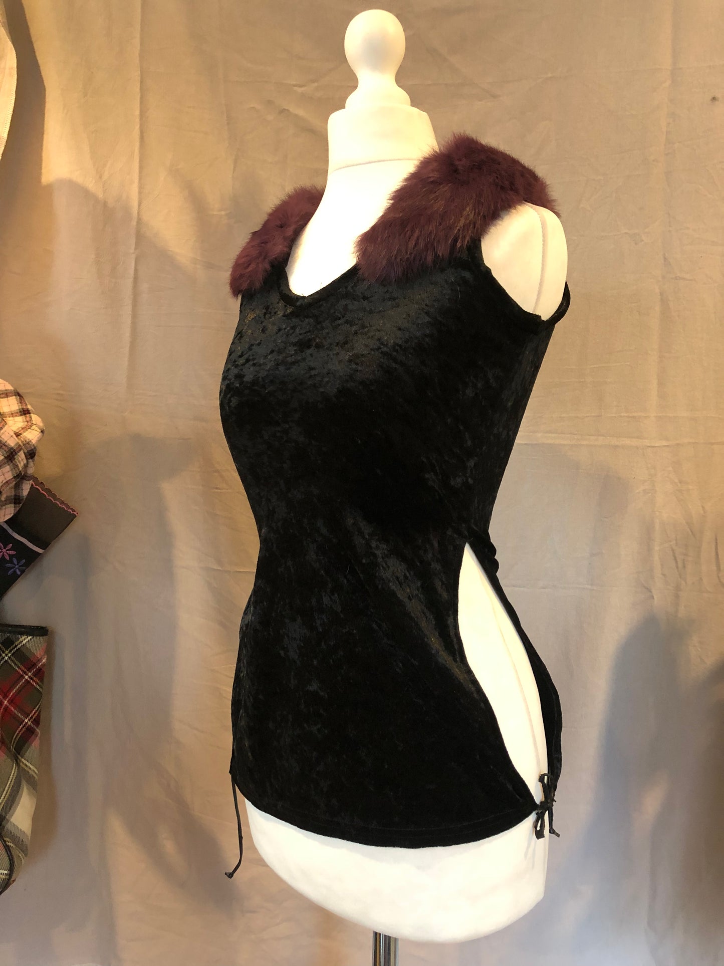 alice auaa Fur Collar Rhinestone Velvet Tank Top
