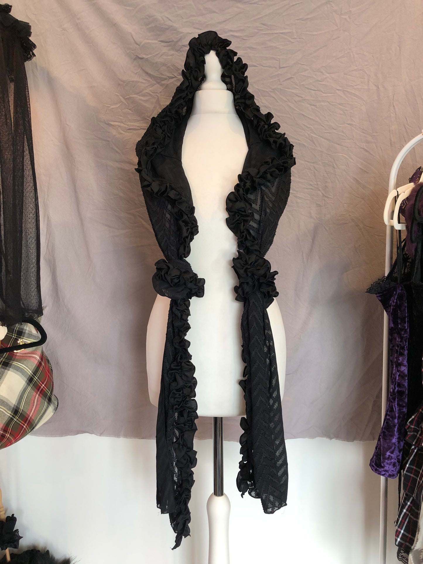 Na+H Mesh Ruffle Hooded Scarf