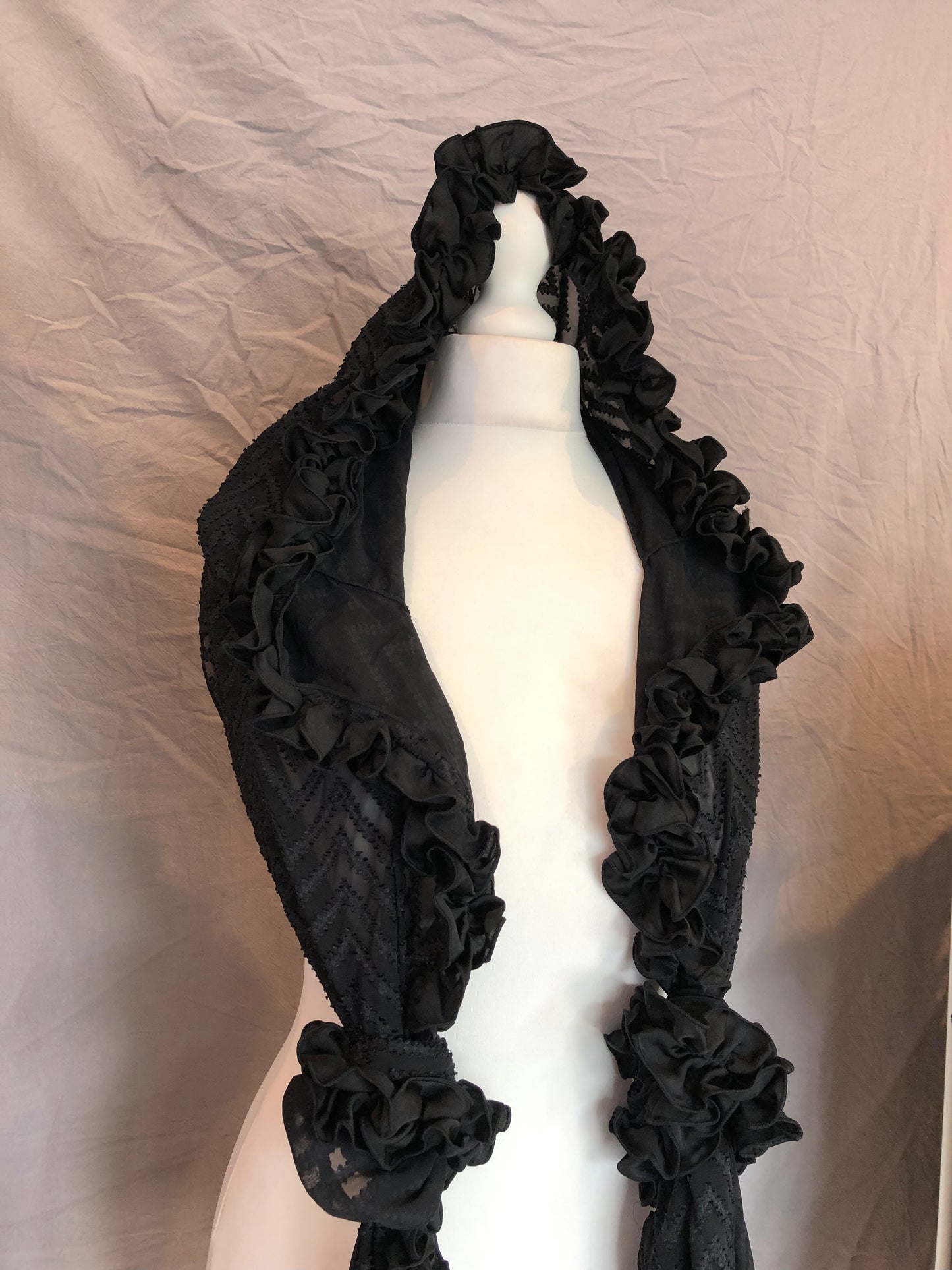 Na+H Mesh Ruffle Hooded Scarf