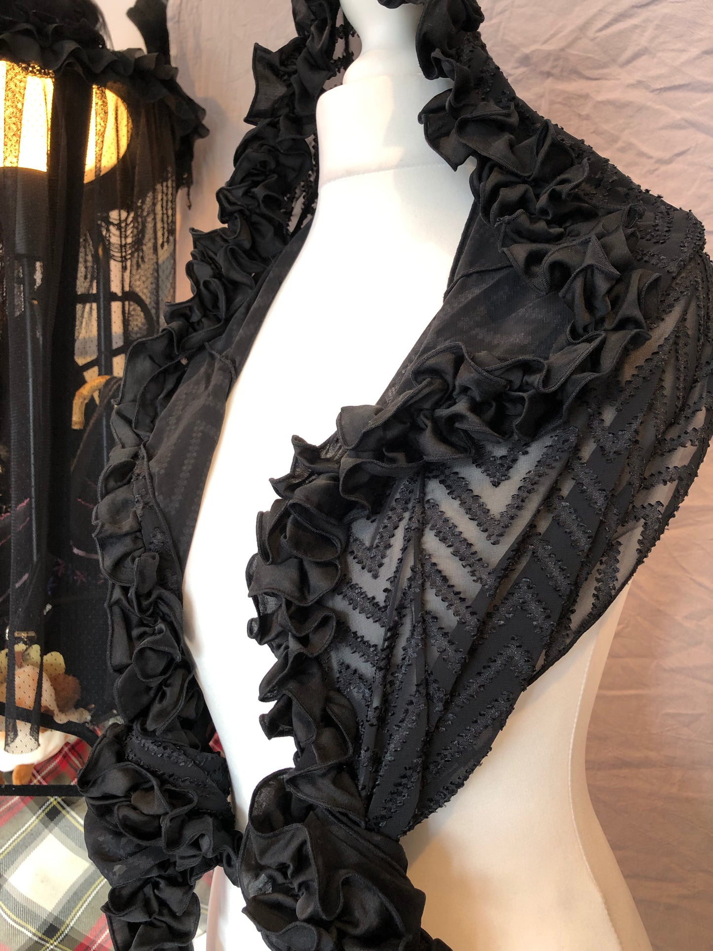 Na+H Mesh Ruffle Hooded Scarf