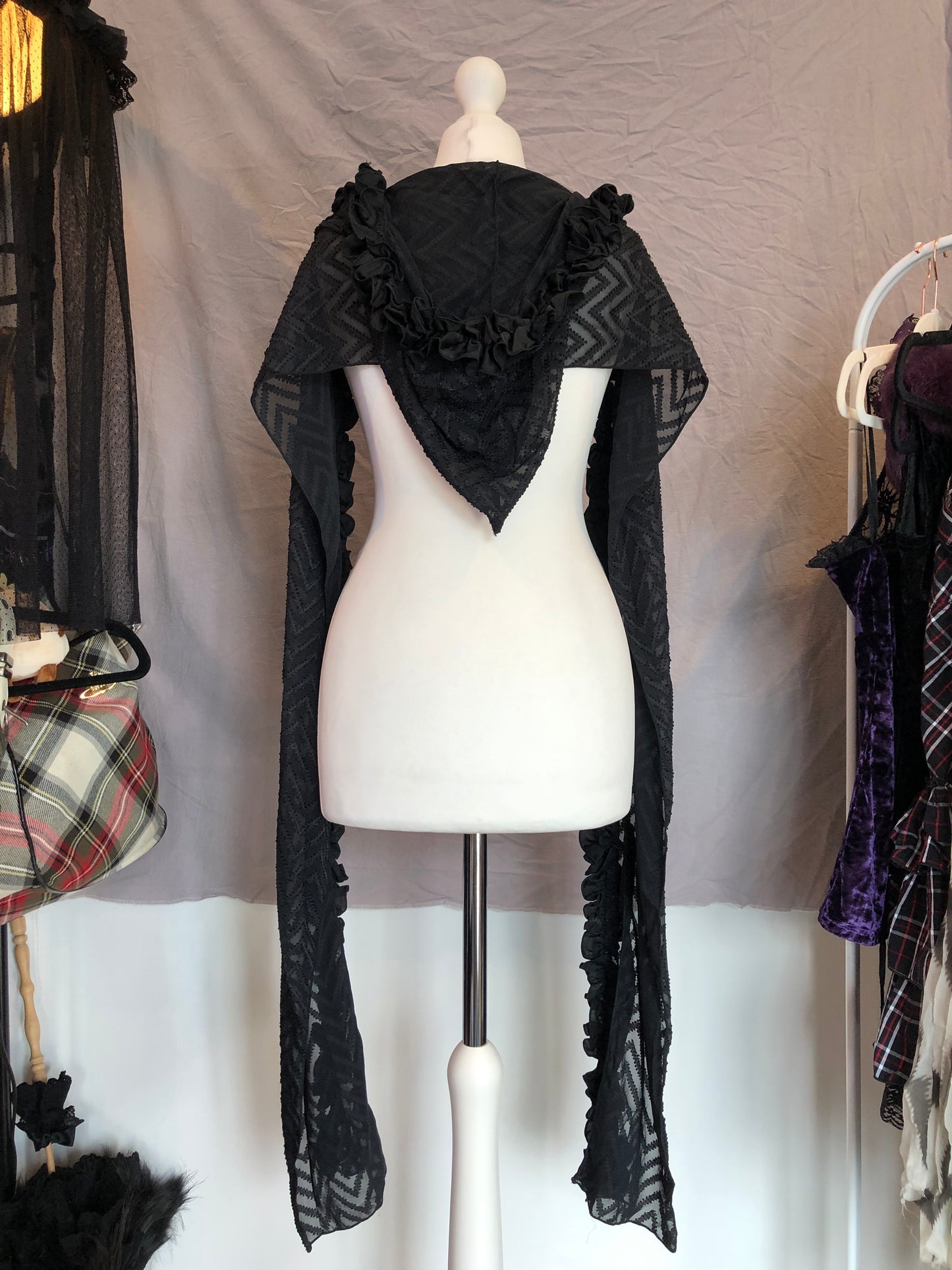 Na+H Mesh Ruffle Hooded Scarf