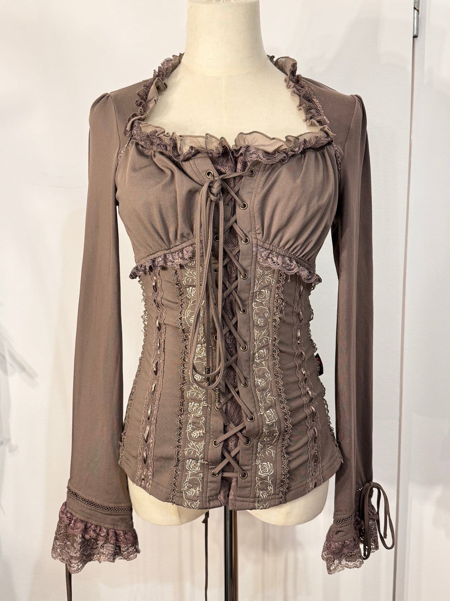 OZZ ON Lace-Up Long-Sleeves Top