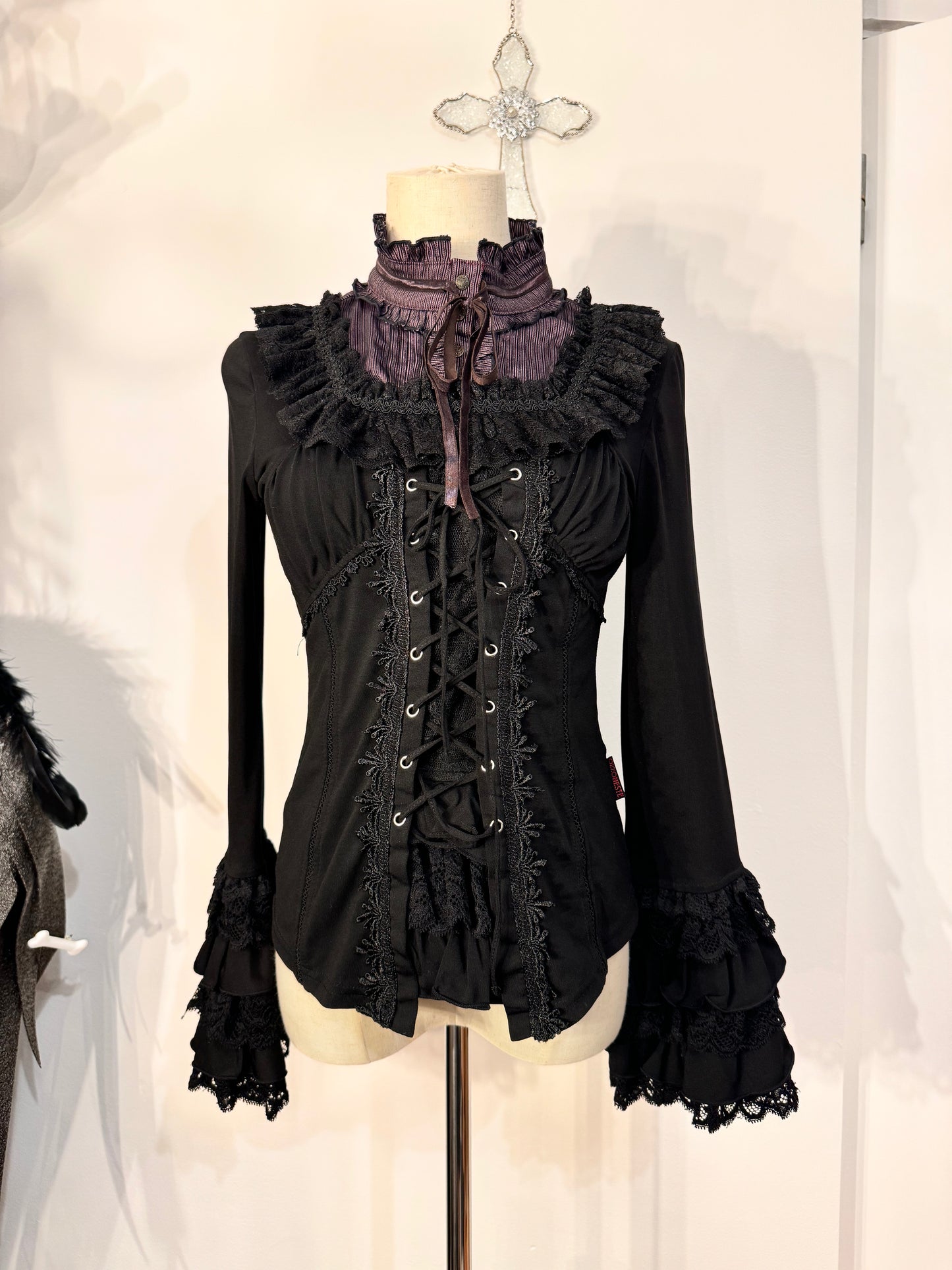 OZZ ON Hime-Sleeves Lace-Up Top