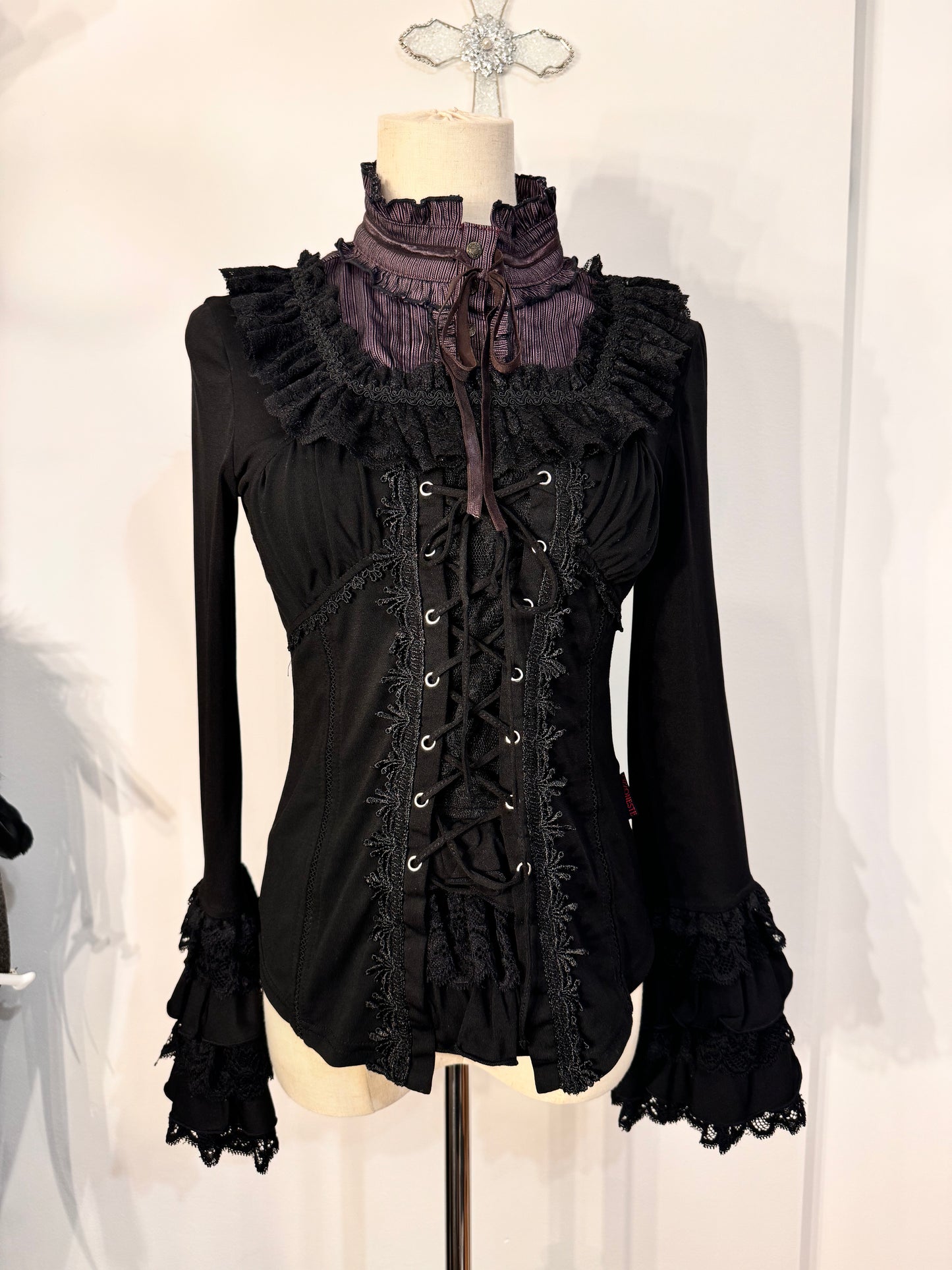 OZZ ON Hime-Sleeves Lace-Up Top
