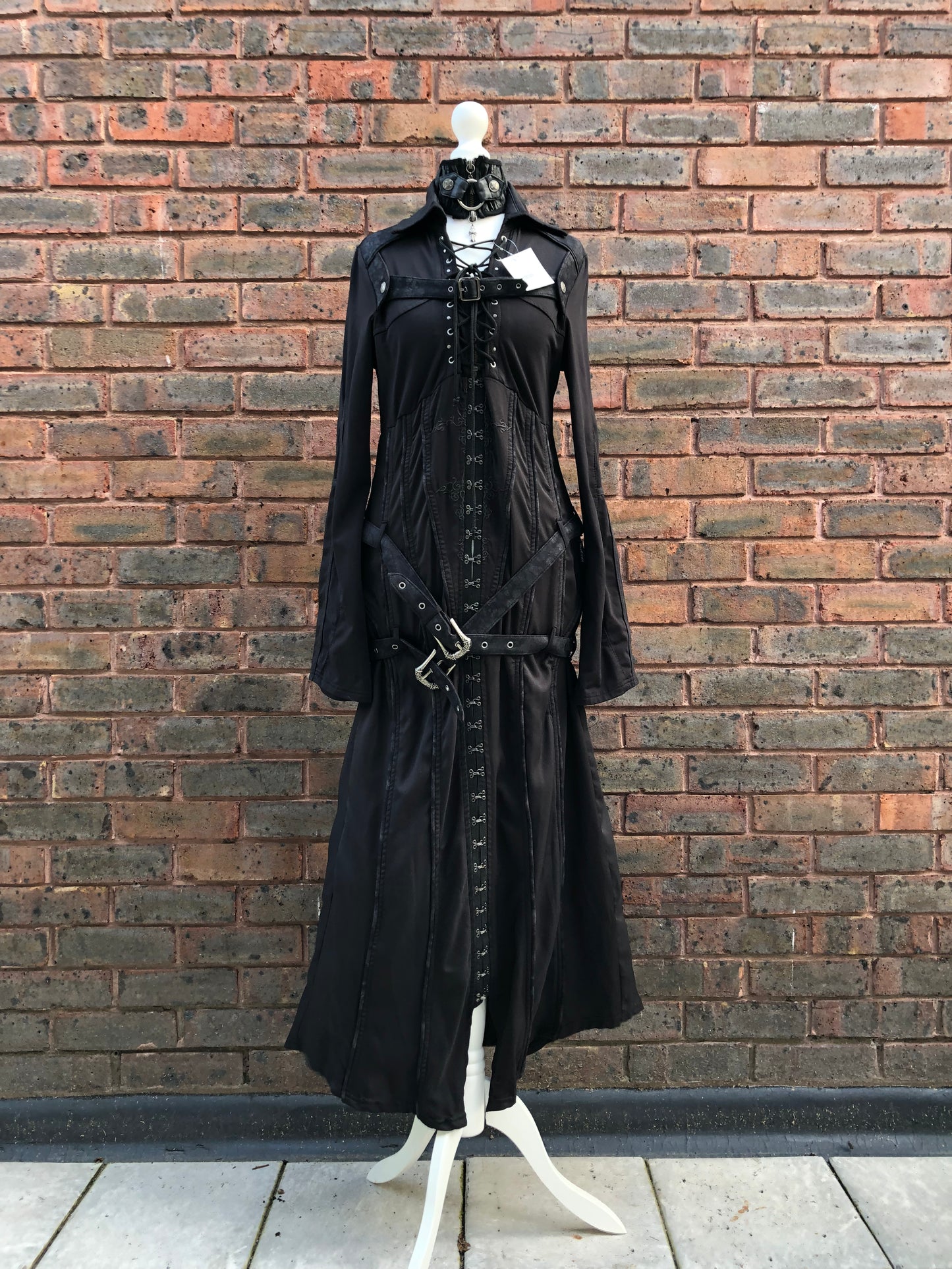 OZZ ON Strap Maxi Dress Coat with Choker
