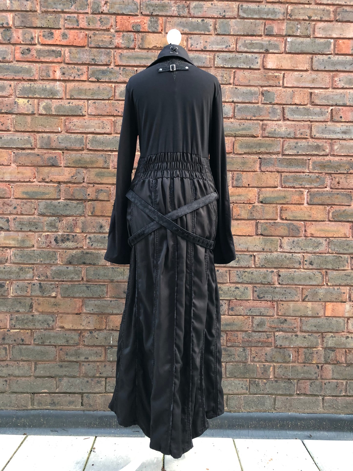 OZZ ON Strap Maxi Dress Coat with Choker