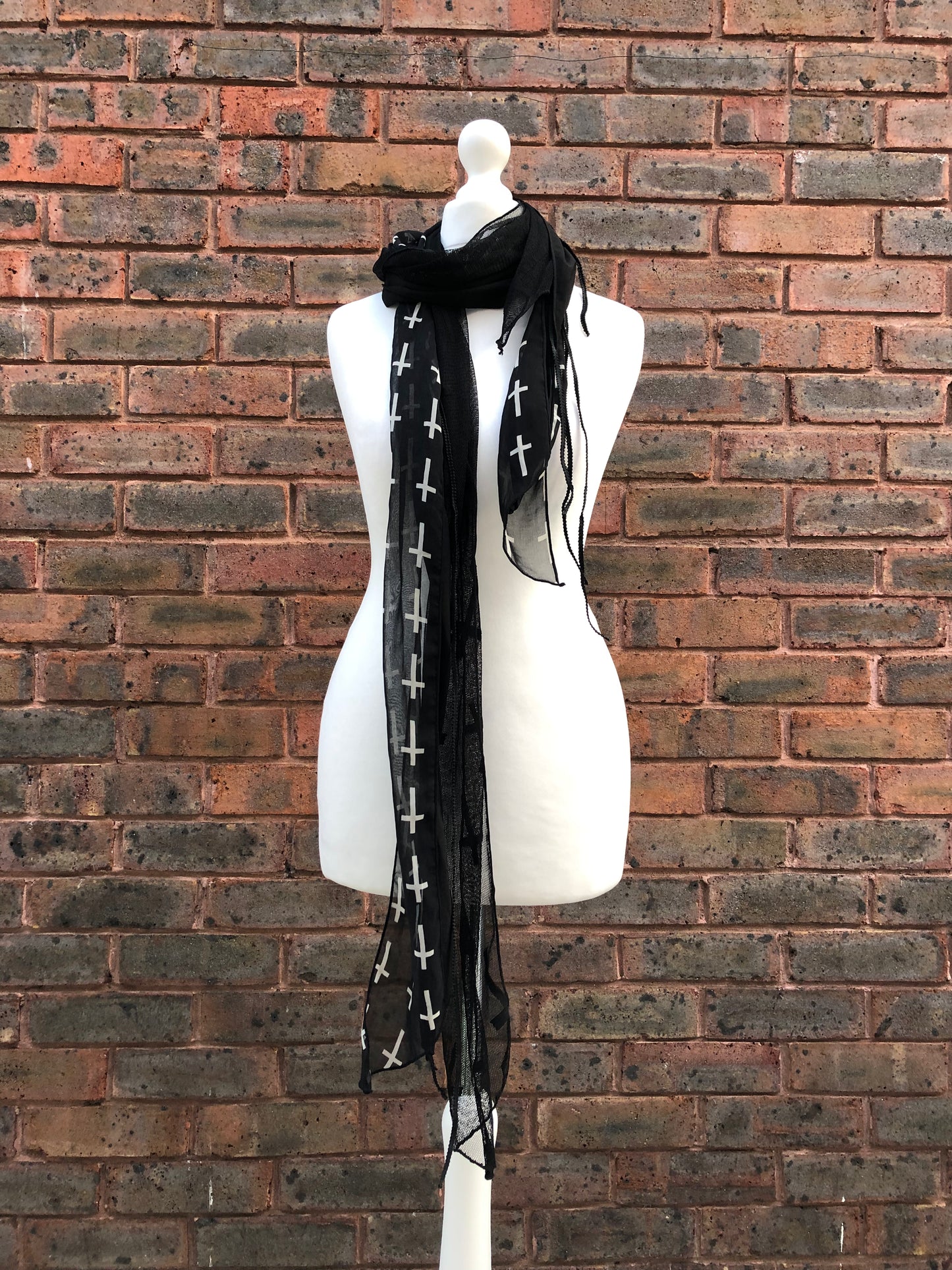 OZZ ON Cross Print Mesh Scarf