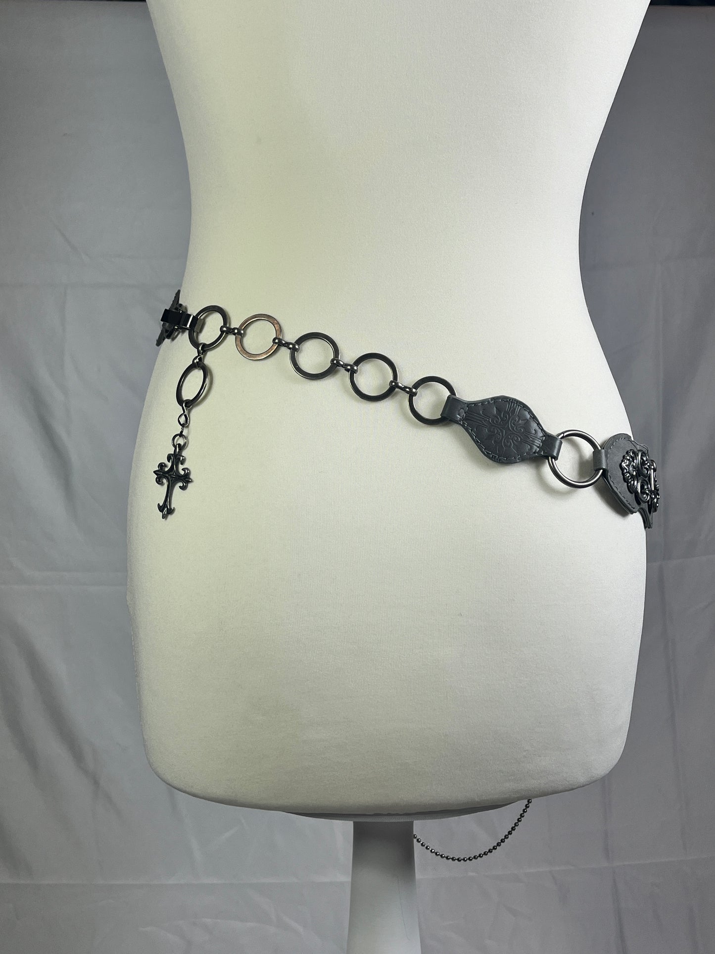 OZZ ON Cross Pendant Chain Belt