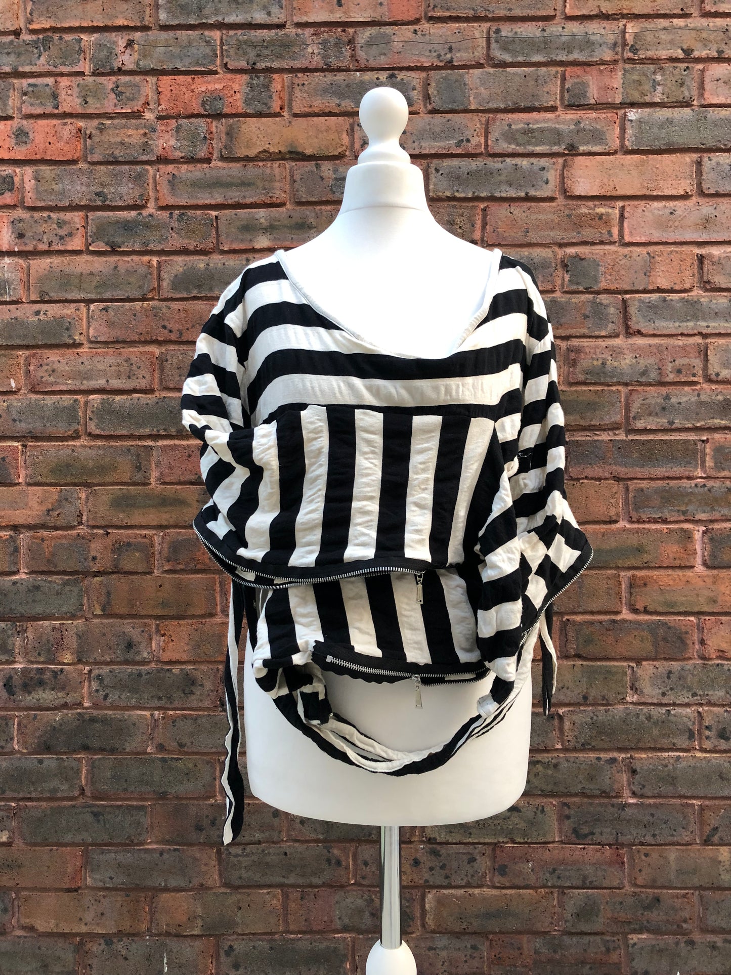 alice auaa Stripe Bondage Crop Top