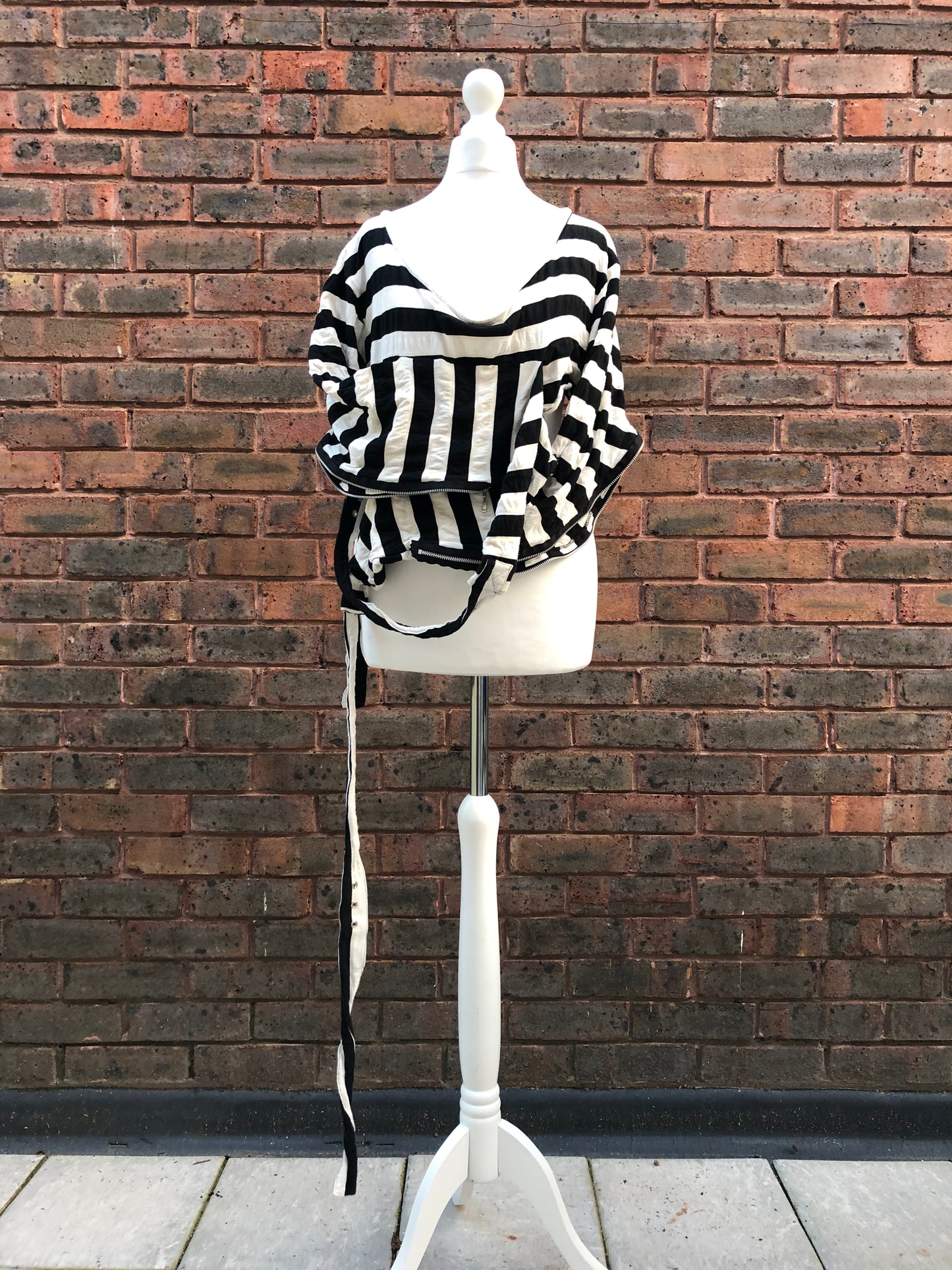 alice auaa Stripe Bondage Crop Top