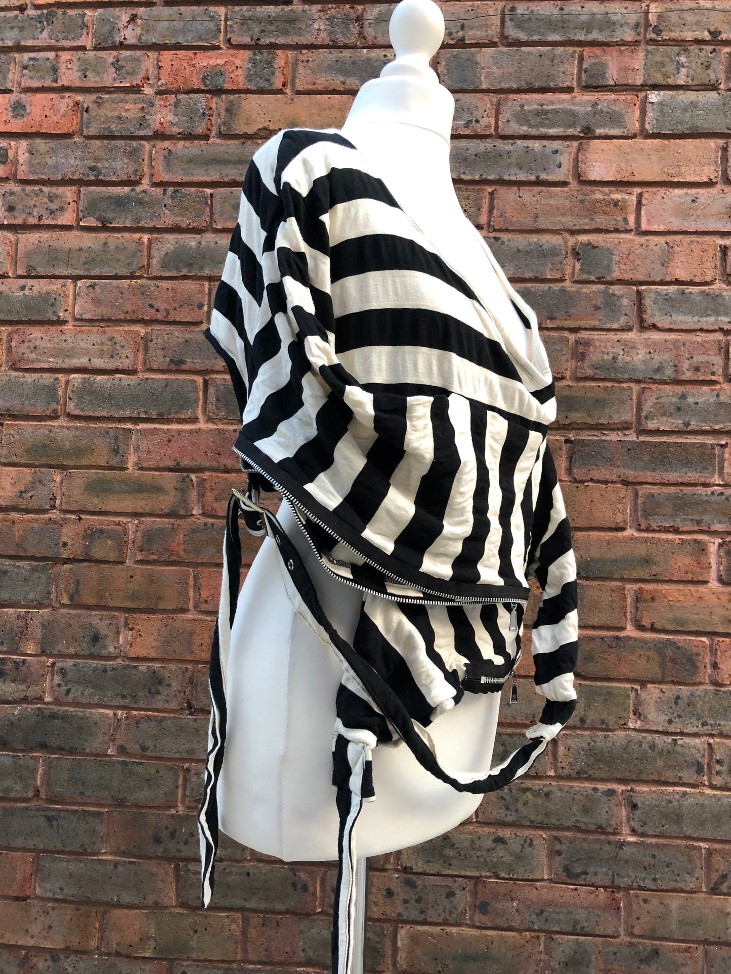 alice auaa Stripe Bondage Crop Top