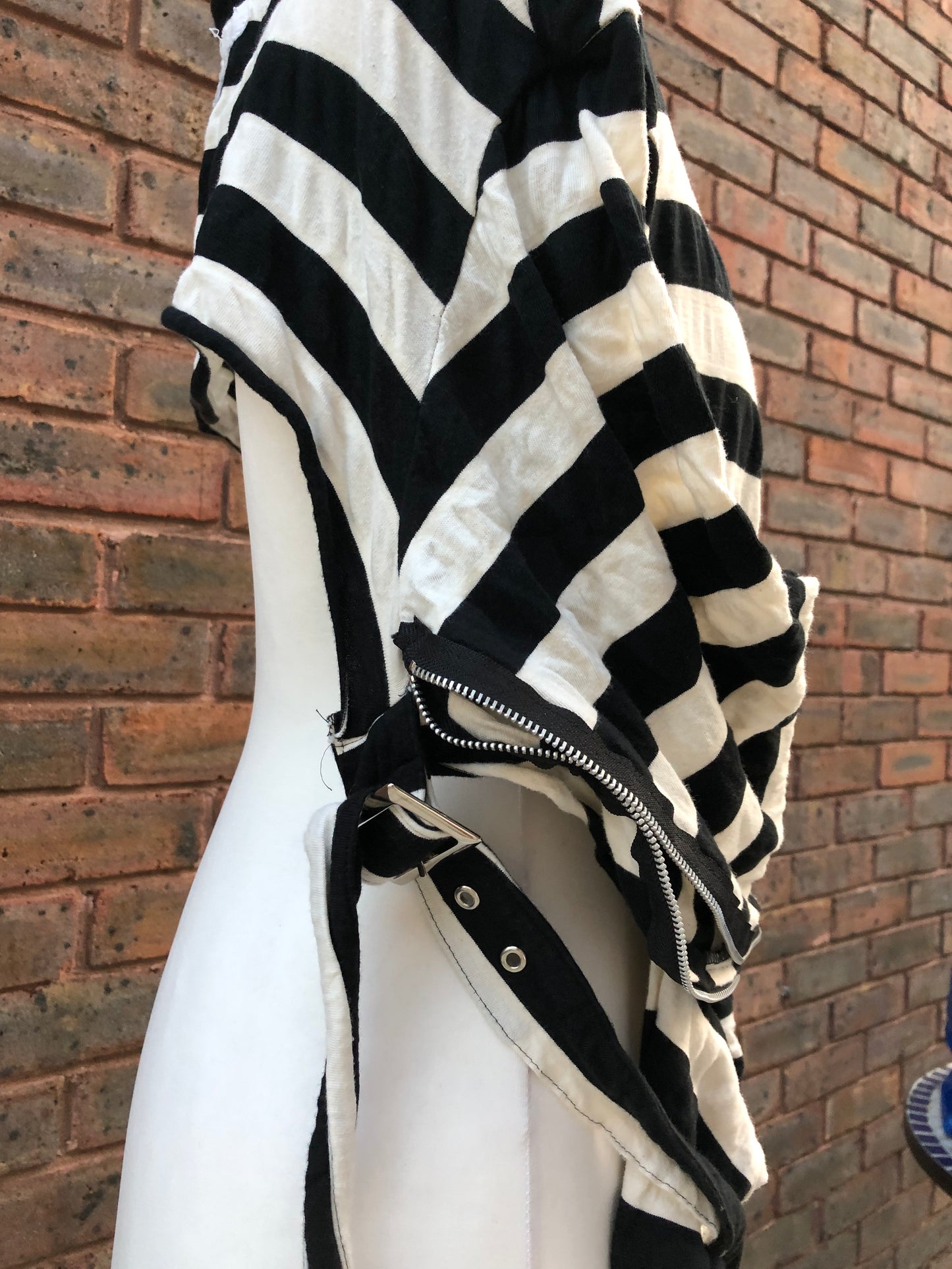alice auaa Stripe Bondage Crop Top