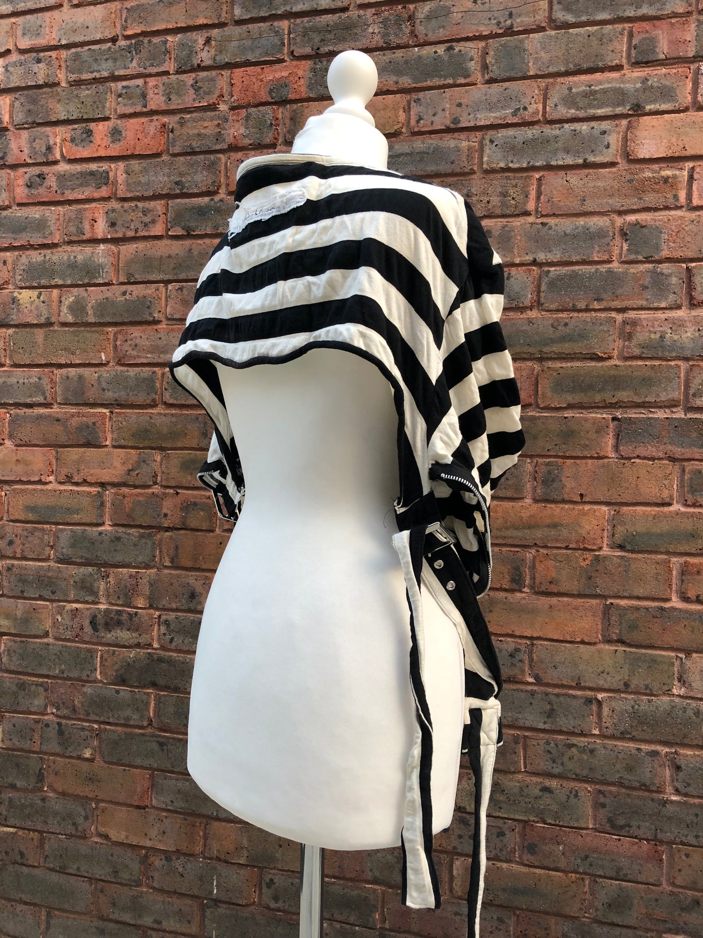 alice auaa Stripe Bondage Crop Top