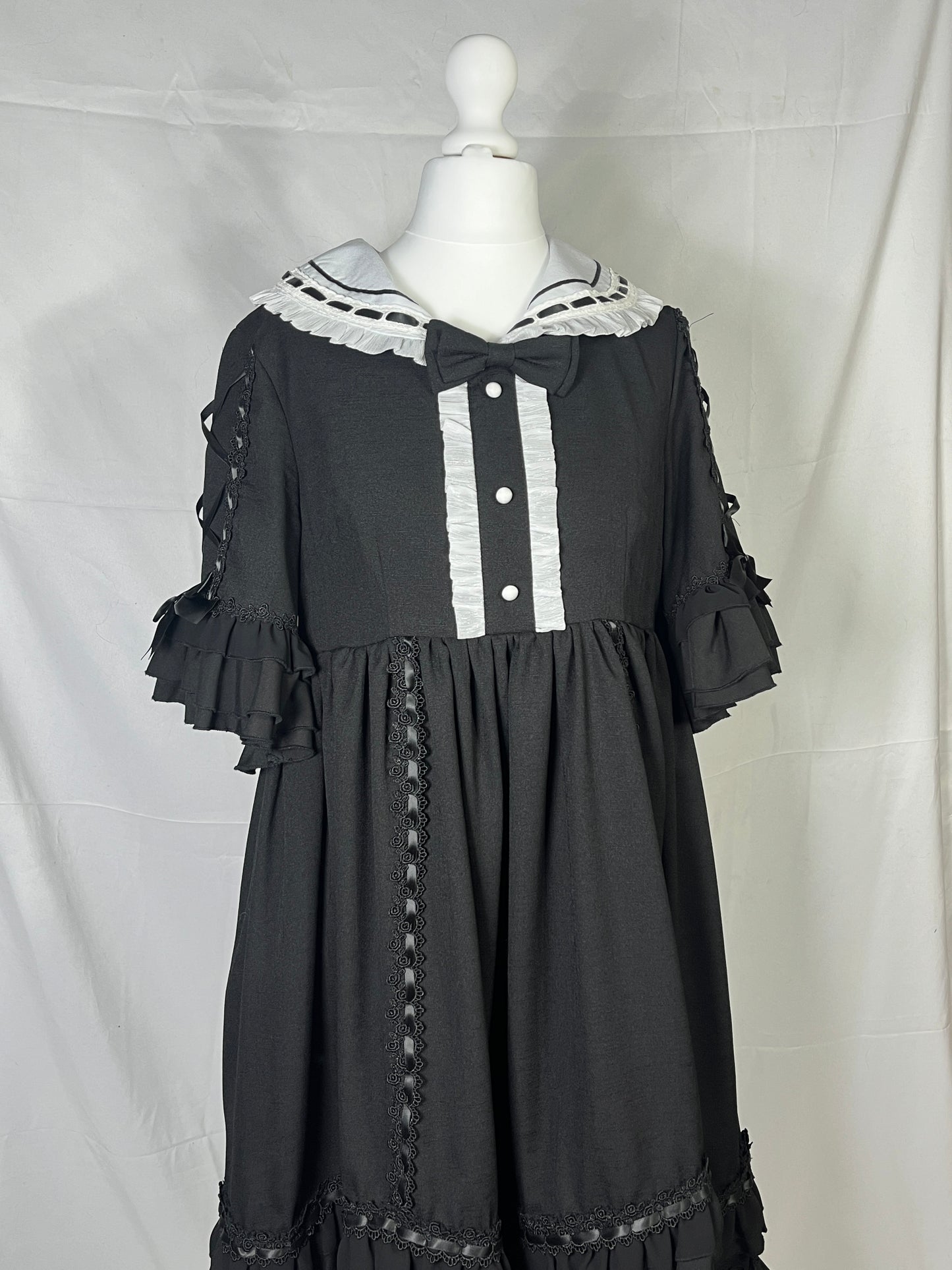 Eieyomi Black Ruffle Dress