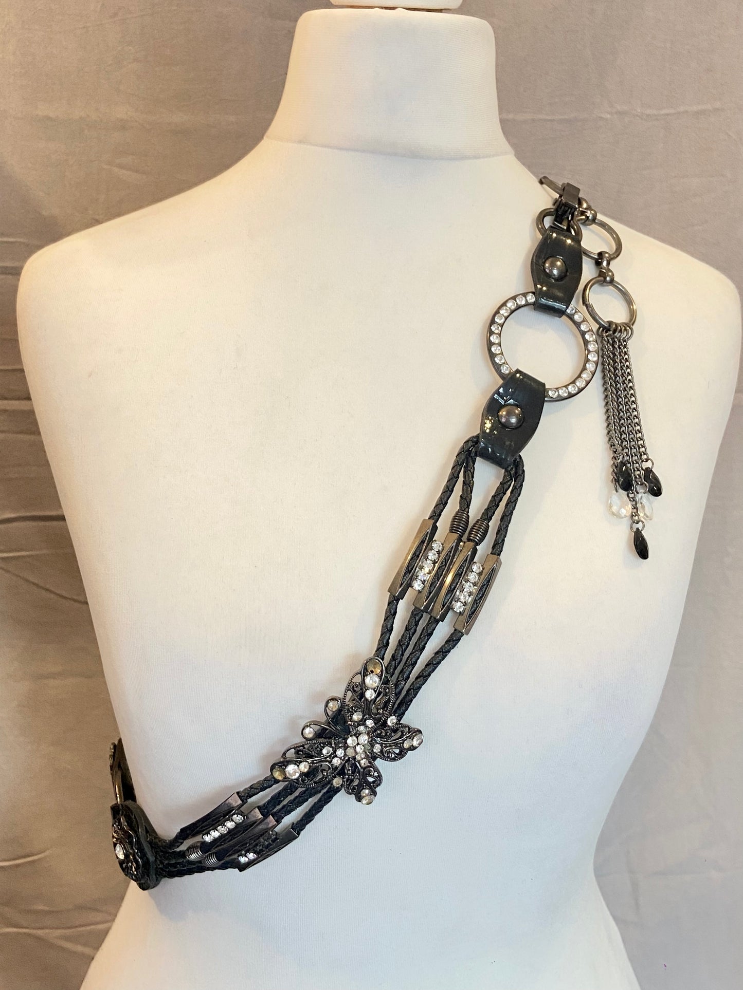 OZZ ON Butterfly Chain Belt